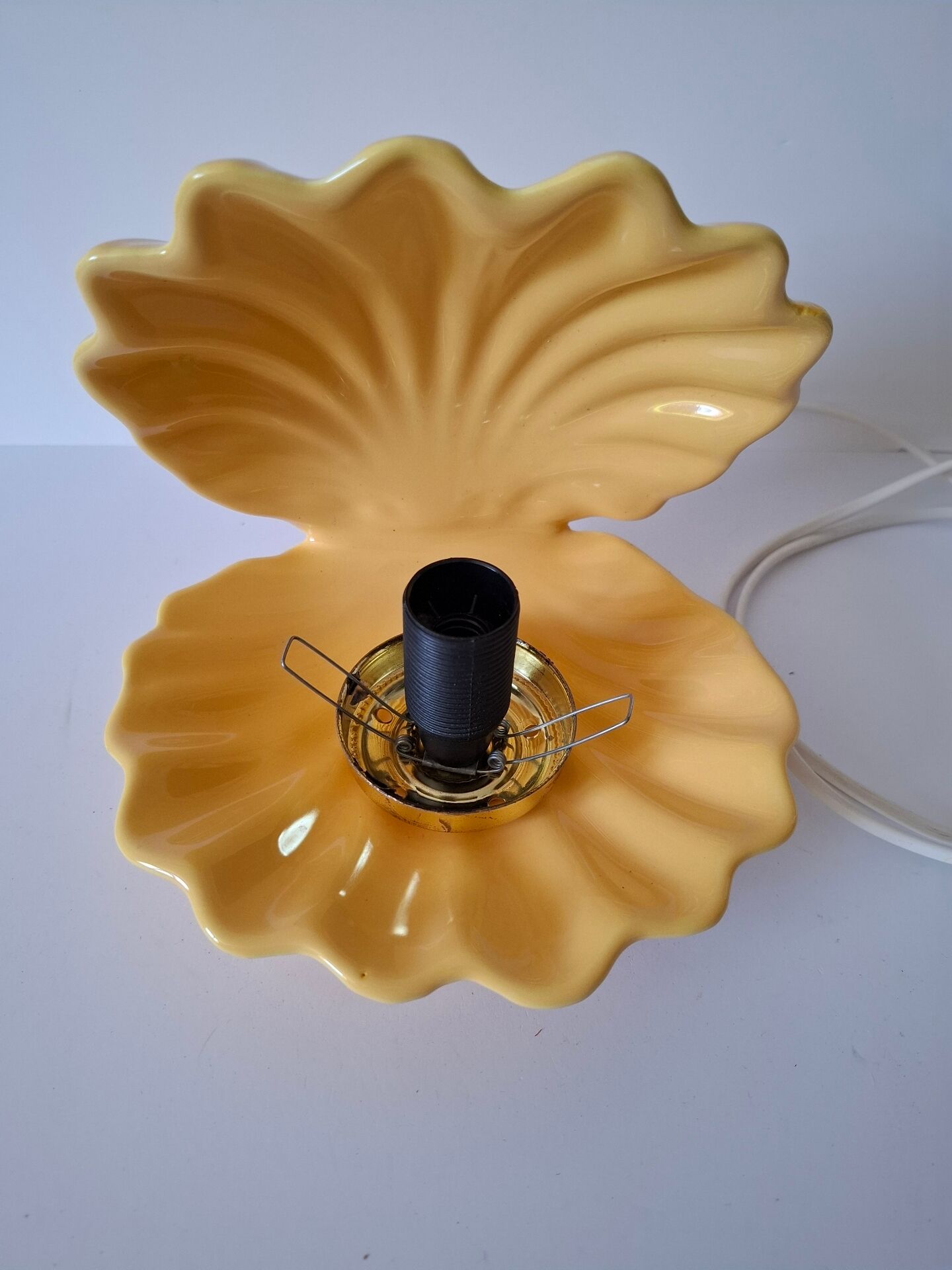 Vintage shell ceramic lamp