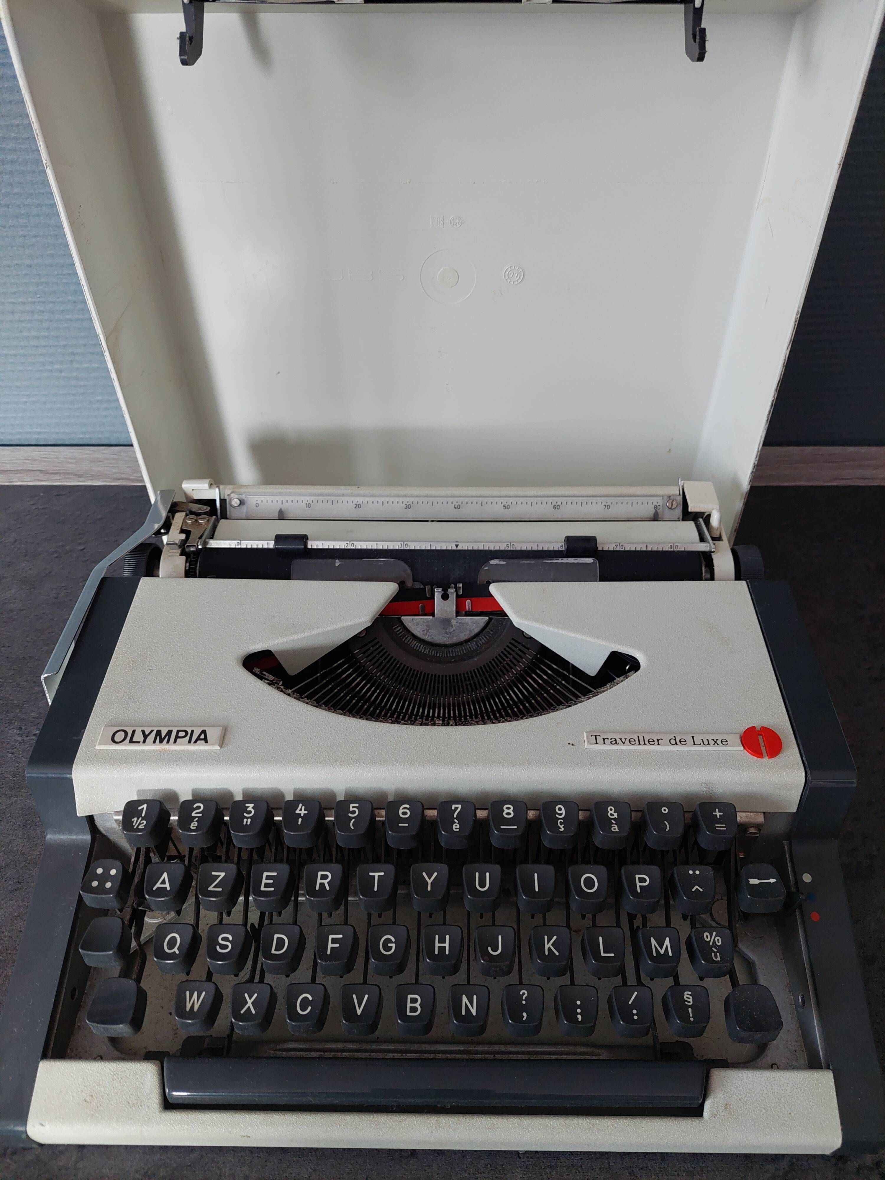 Olympia traveler typewriter