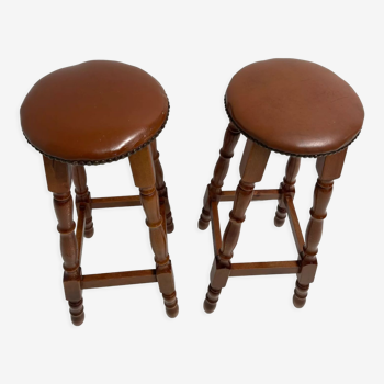 Pair of vintage bar stools on top skaï