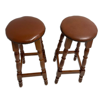 Pair of vintage bar stools on top skaï