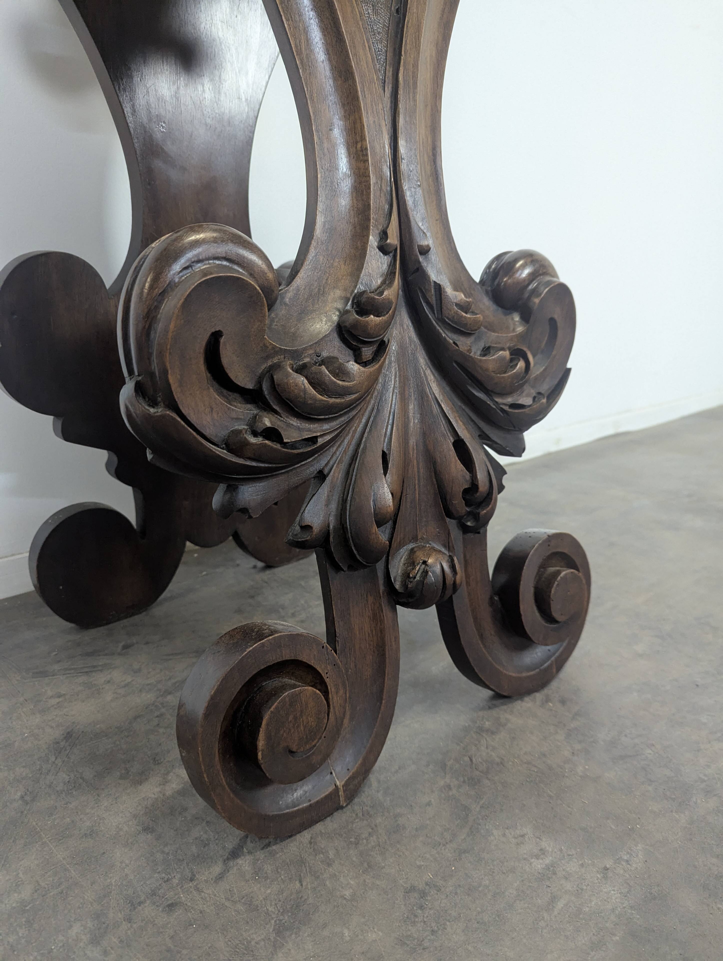 Selette de style Renaissance en noyer