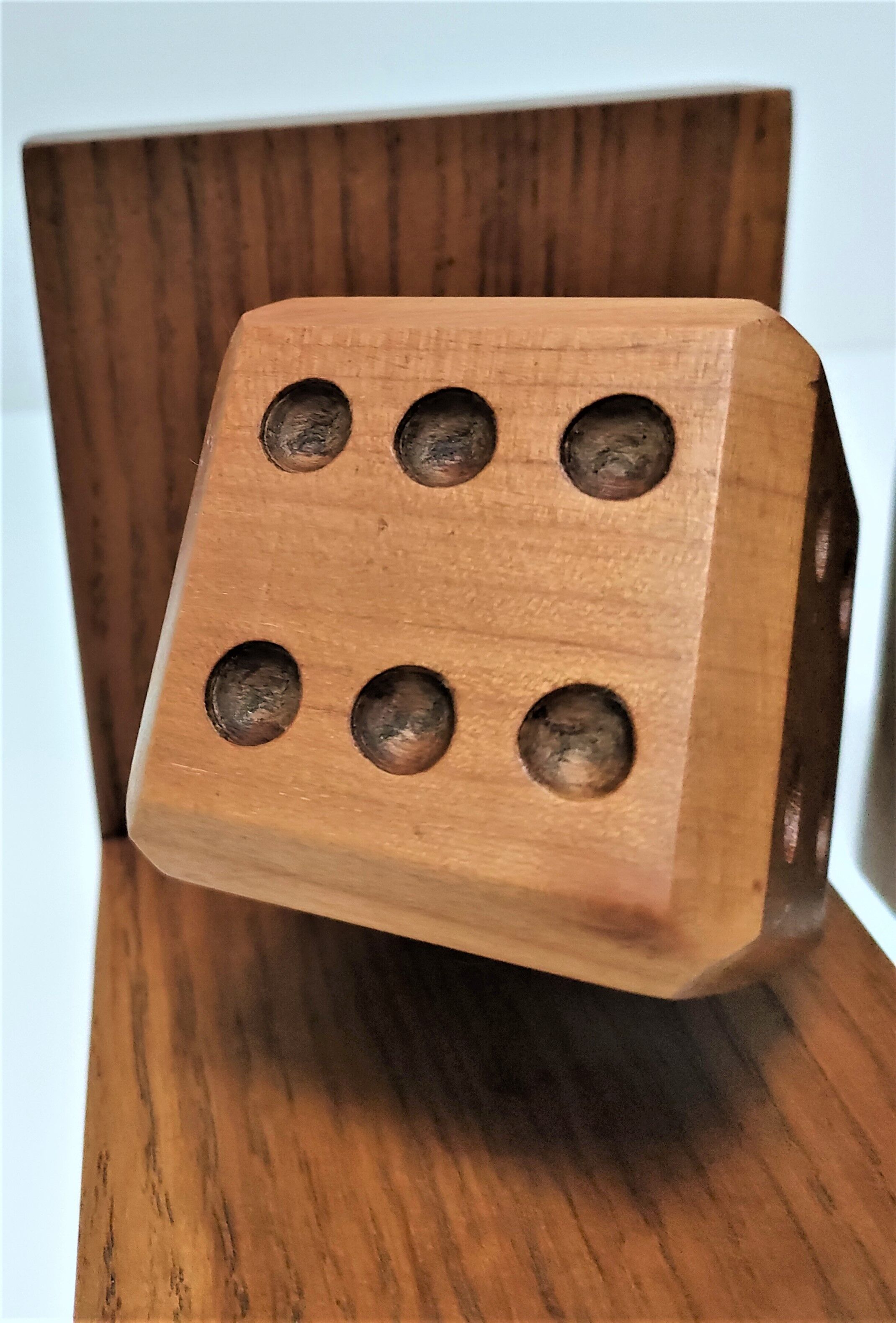 Pair of bookends style Art Deco oak decoration dice