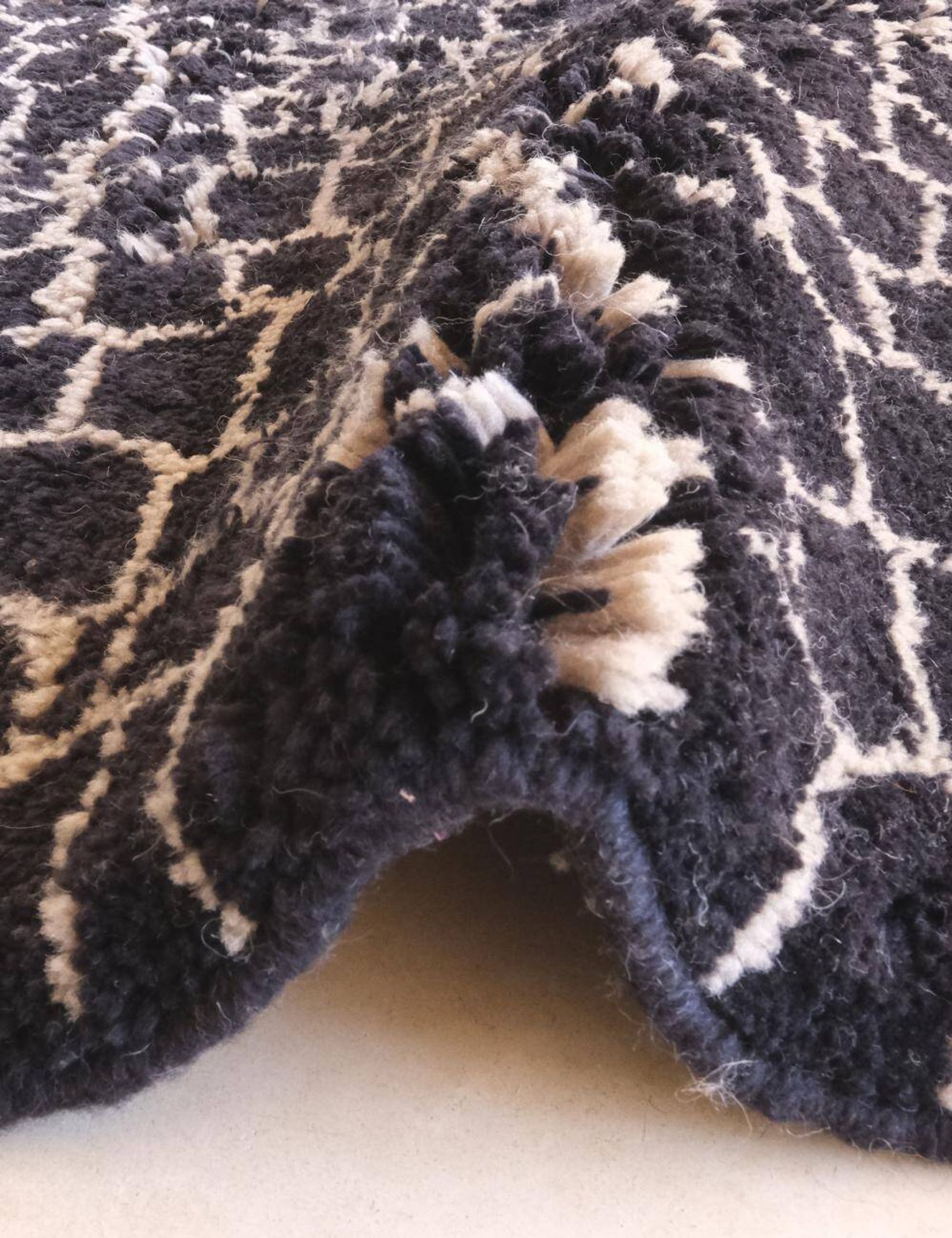 Tapis Noir Beni MRirt - 250 x 184 cm