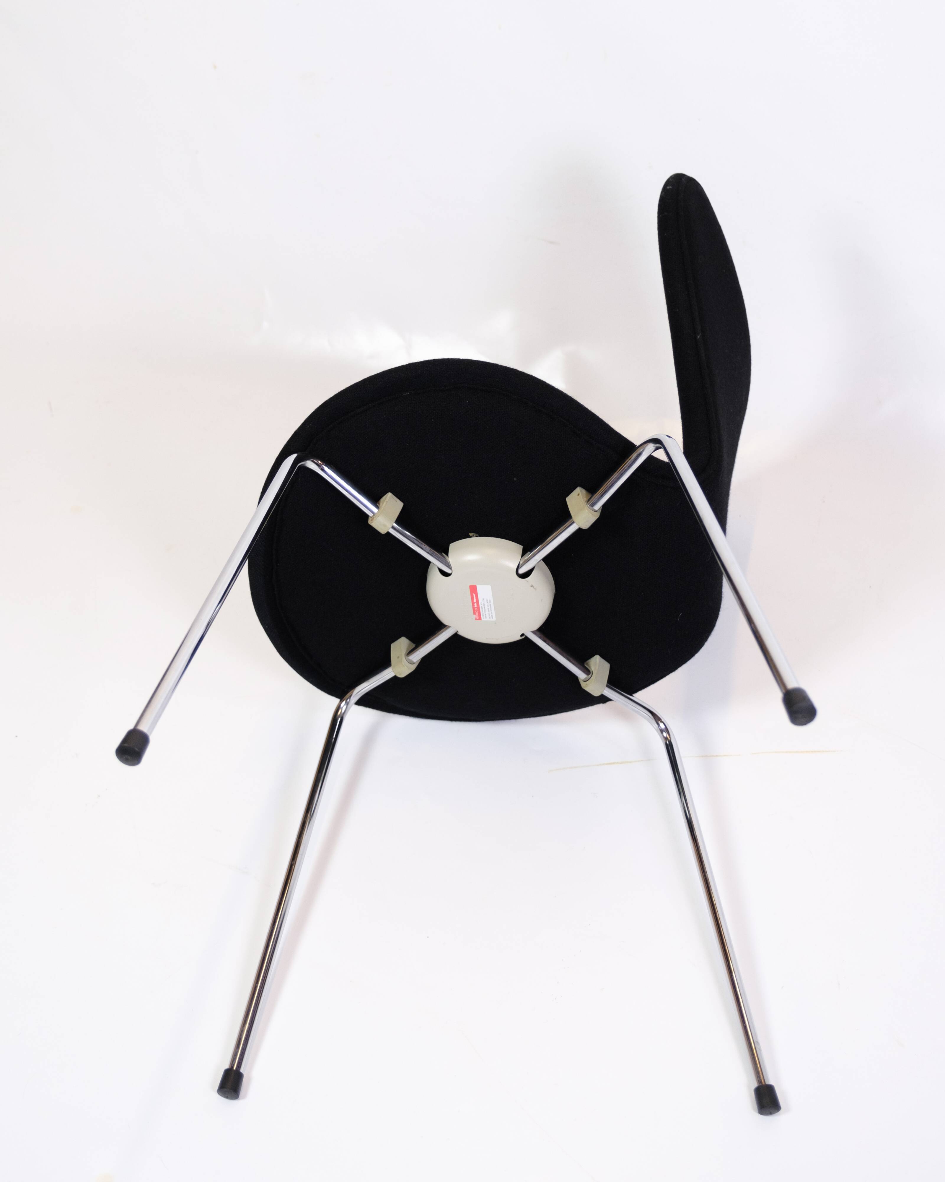 Set Of 4 Seven Chairs Model 3107 Original Upholstered In Black Fabric By Arne Jacobsen