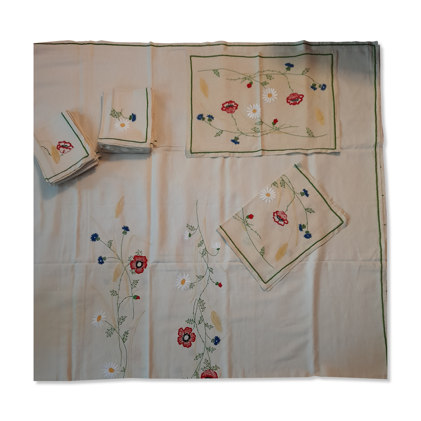 Tablecloth, towels and sets