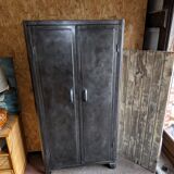 Metal cabinet