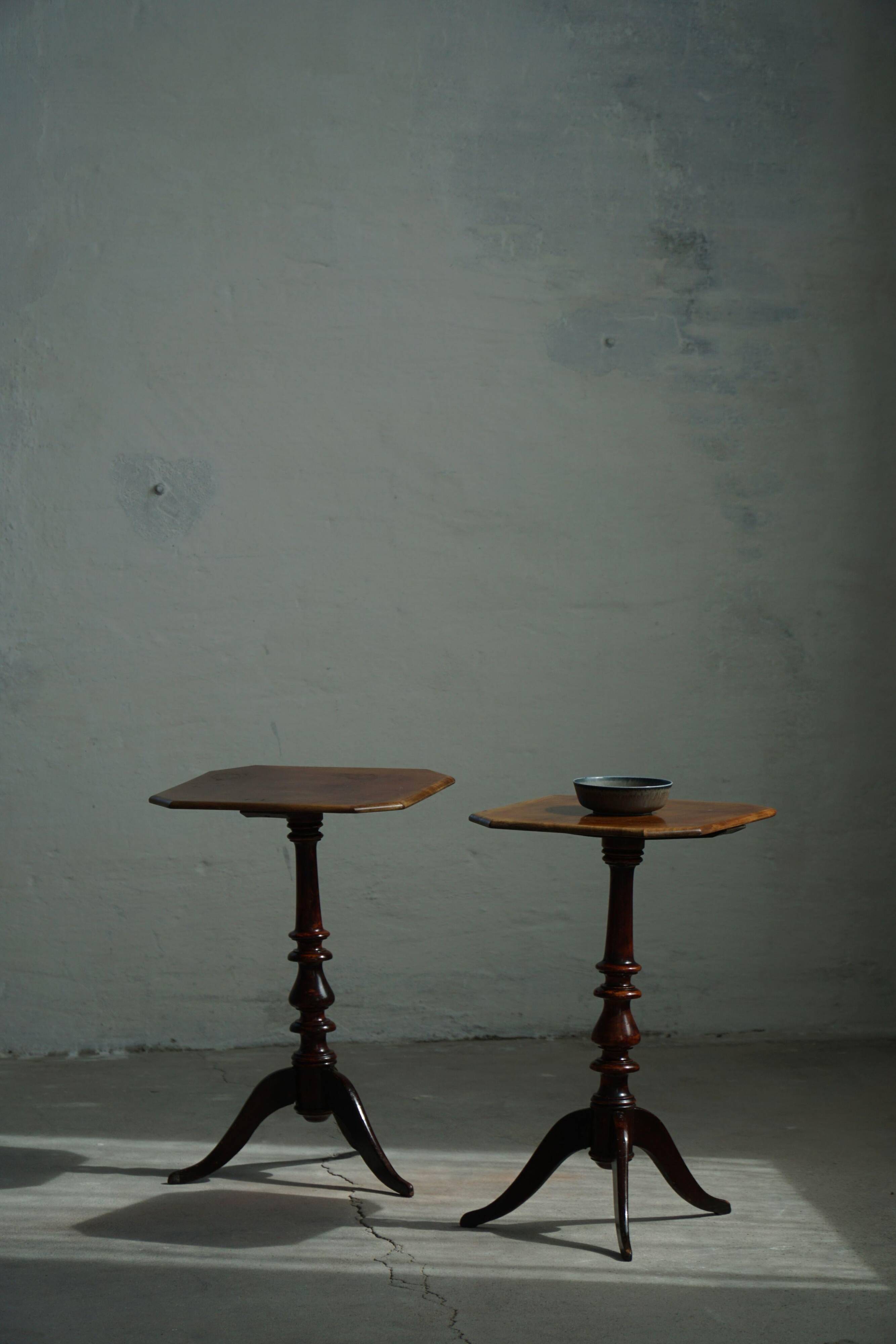 Pair of English side tables / pedestals, walnut, mid-century, 1940s.