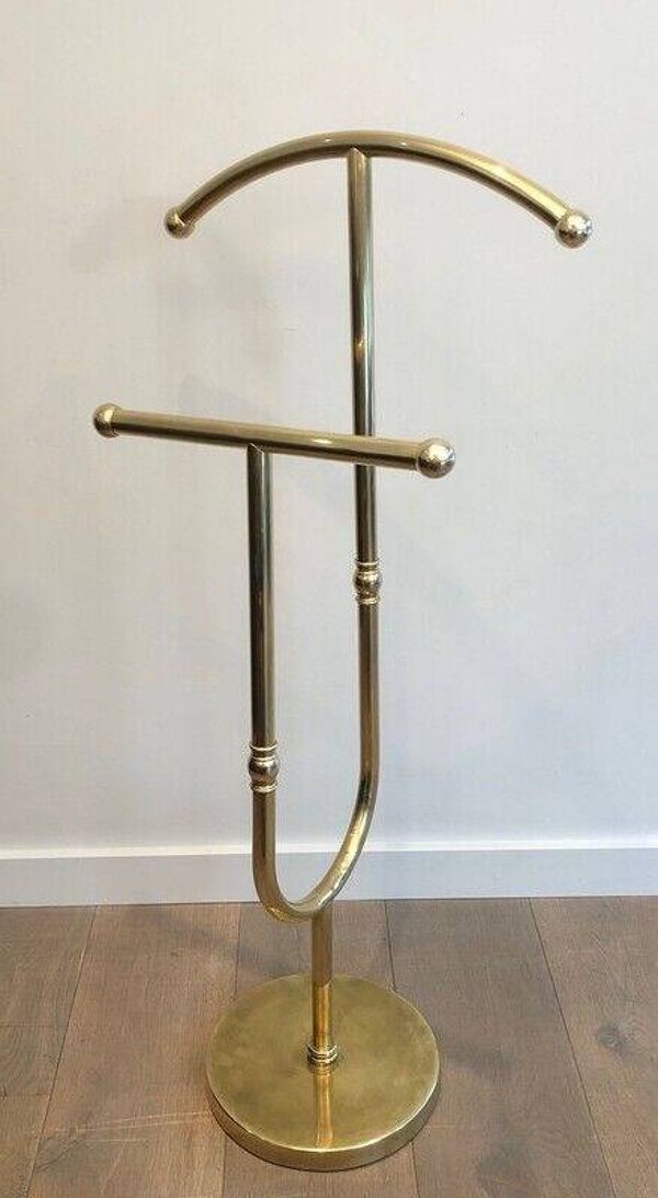 Valet de nuit de style néoclassique en laiton et bois laqué noir. travail français. vers 1940