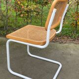 Chaise Cesca modèle b32 en blanc et bois par Marcel Breuer