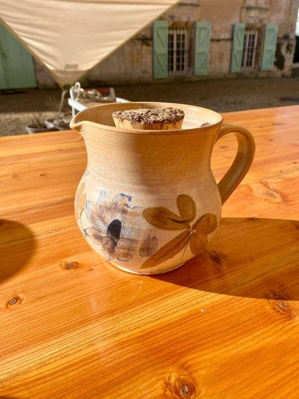 Refreshing stoneware carafe