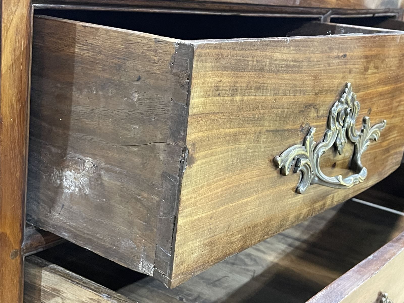 Regency period chest of drawers in amaranth and marble top - 18th century
