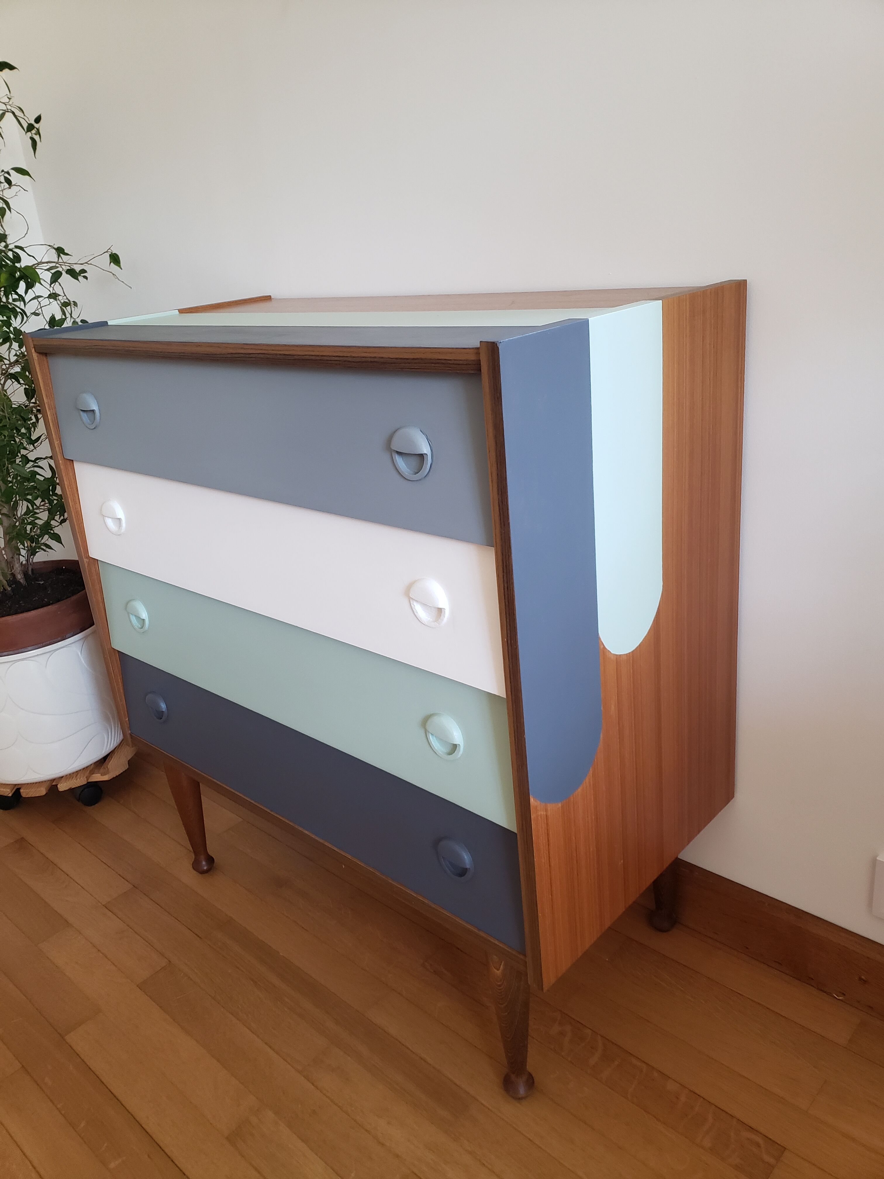 Dresser 60s restyled