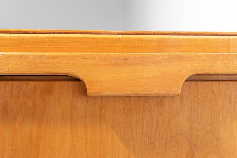 Meuble de rangement français à deux portes avec feuilles latérales extraites en bois années 1970