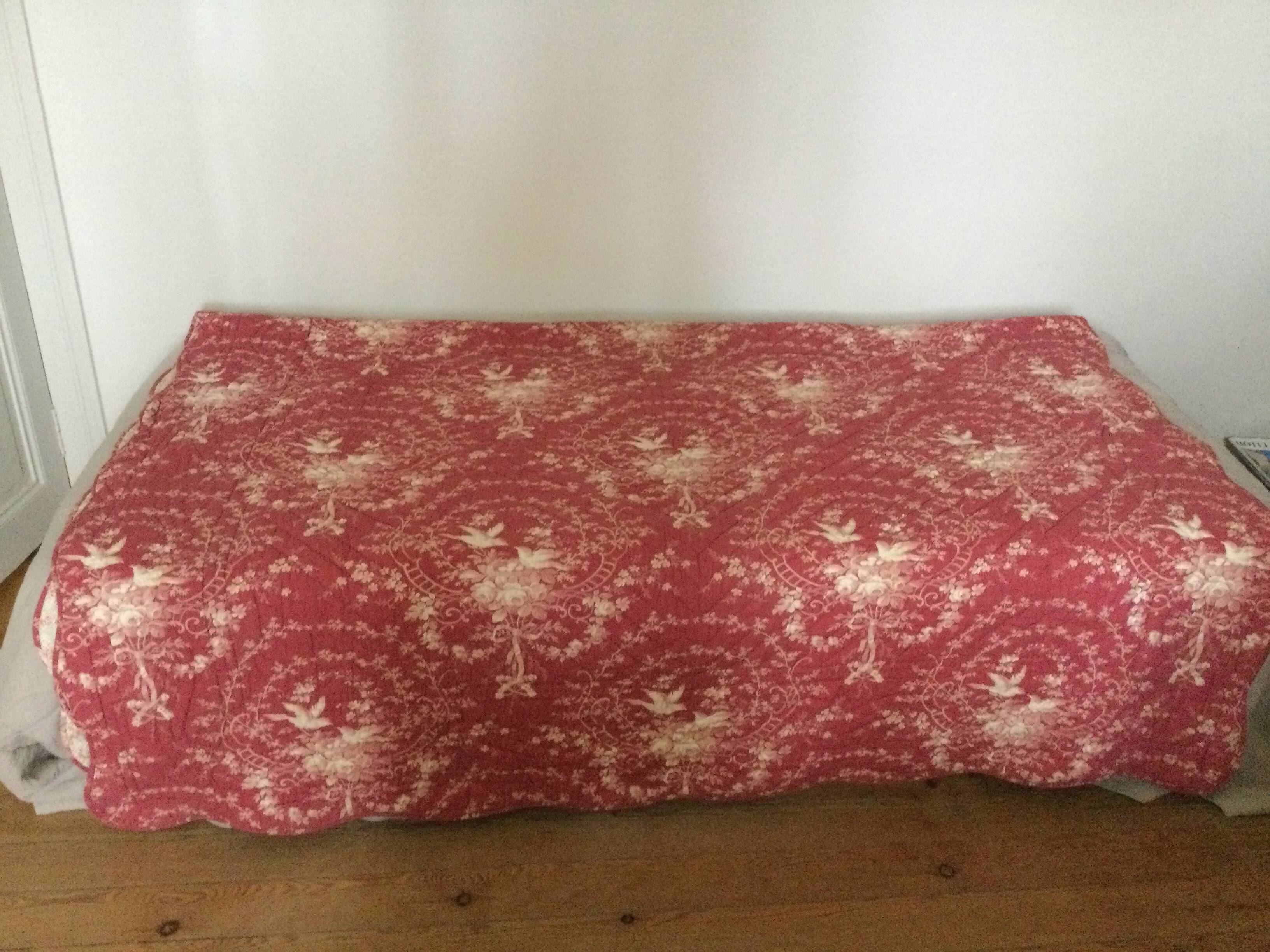 Quilted floral bedspread