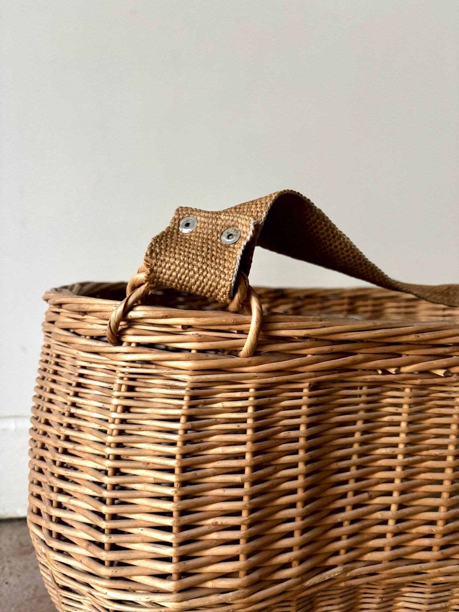 Woven wicker harvest basket