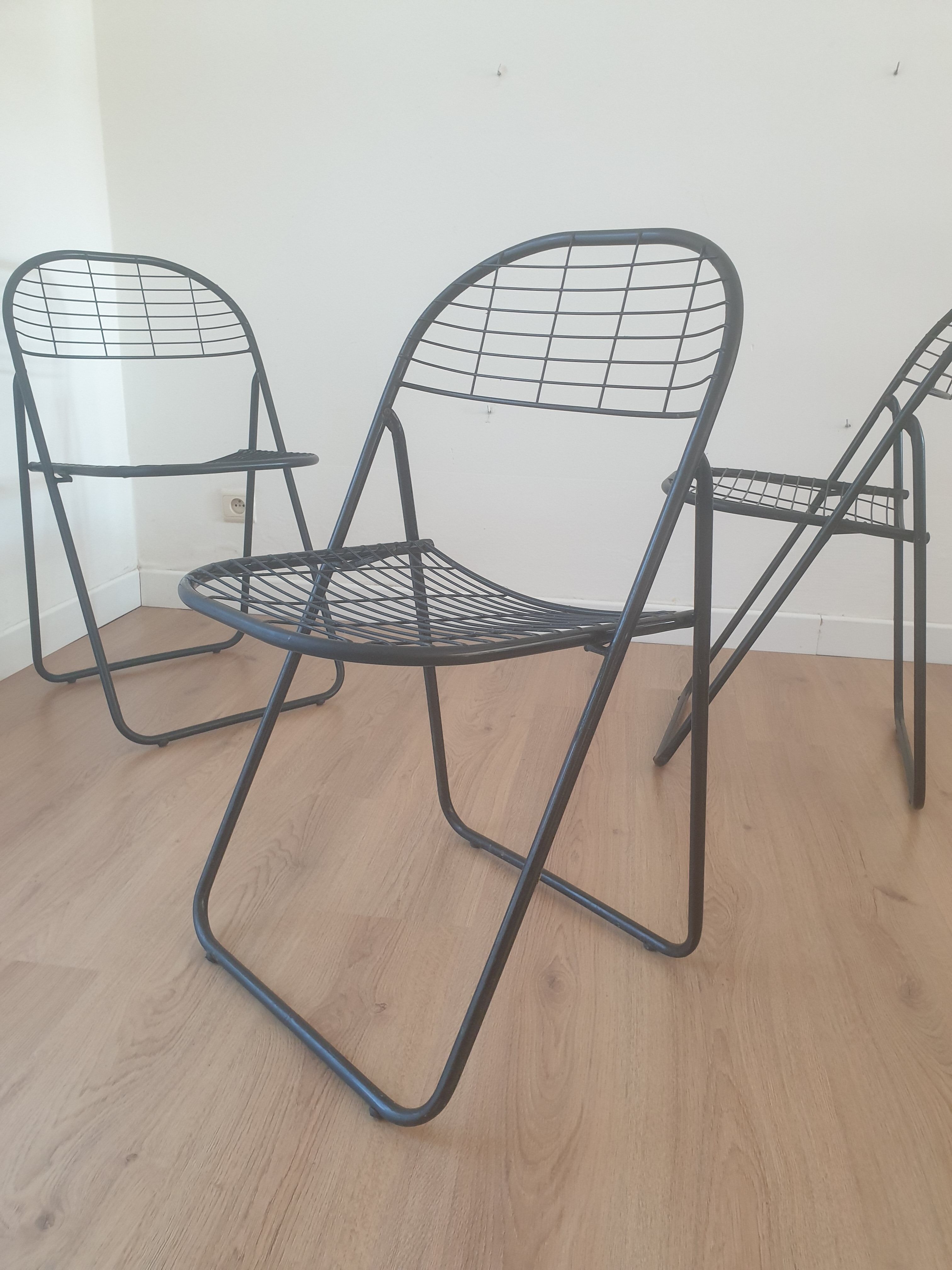 Set of 4 folding chairs