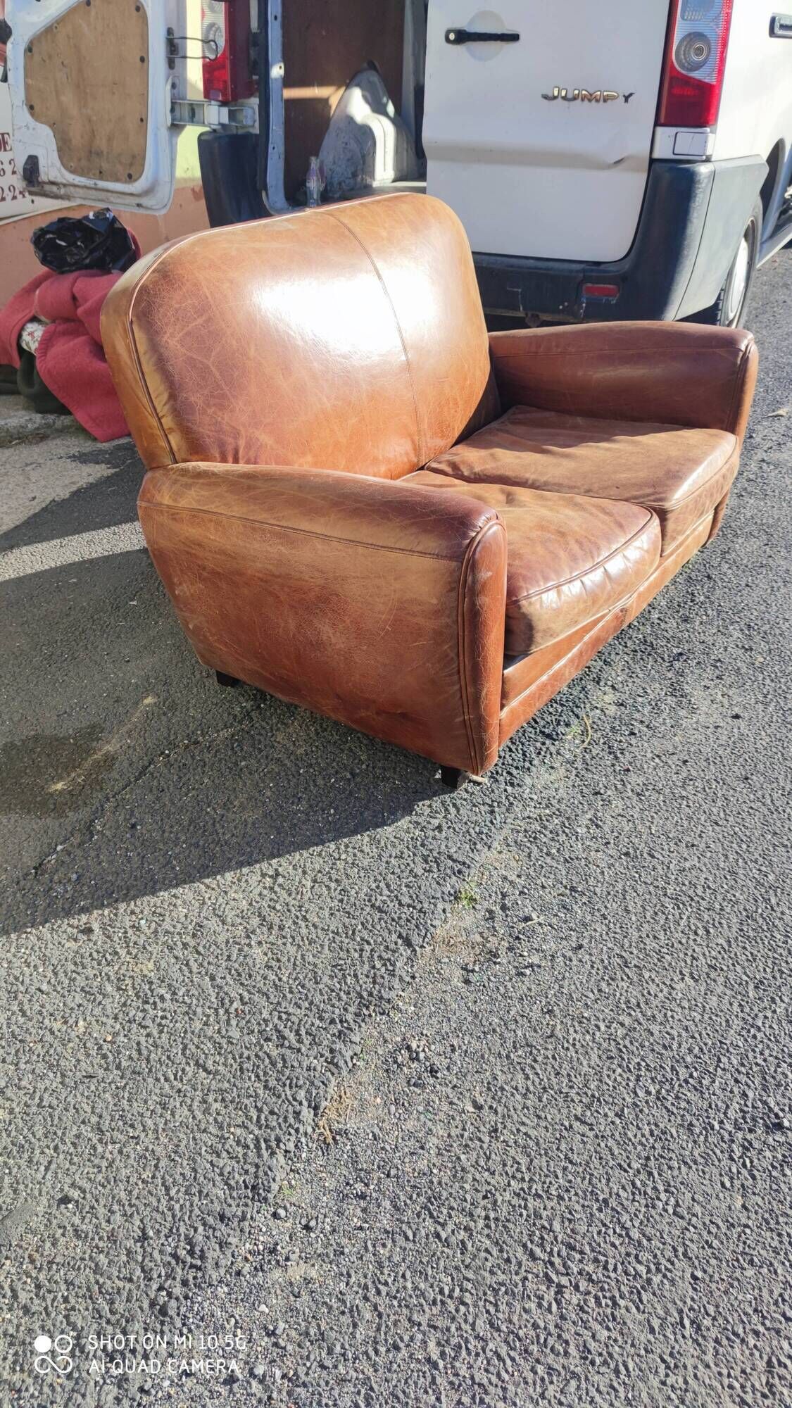 Club sofa 2 places in leather beautiful patina around 1980
