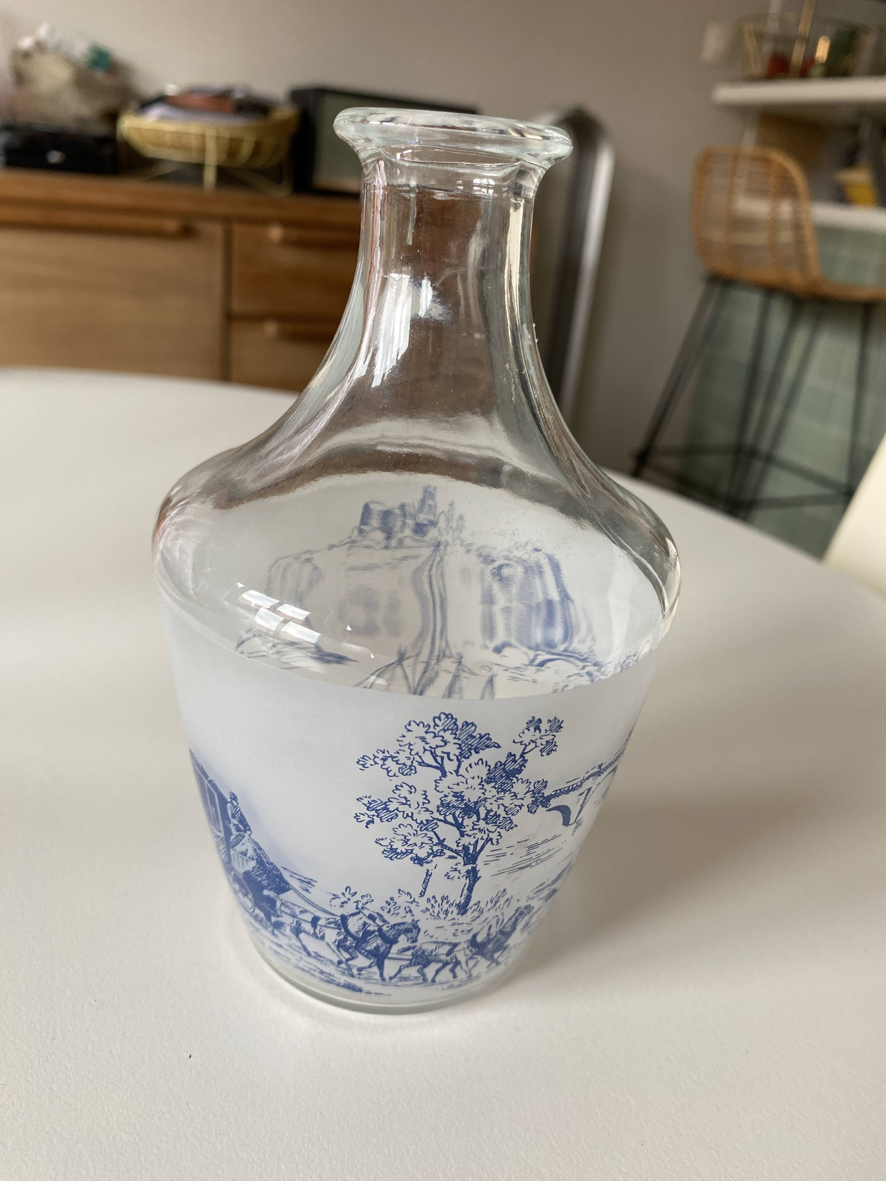 Liqueur carafe - Vintage model in glass decorated in Toile de Jouy style