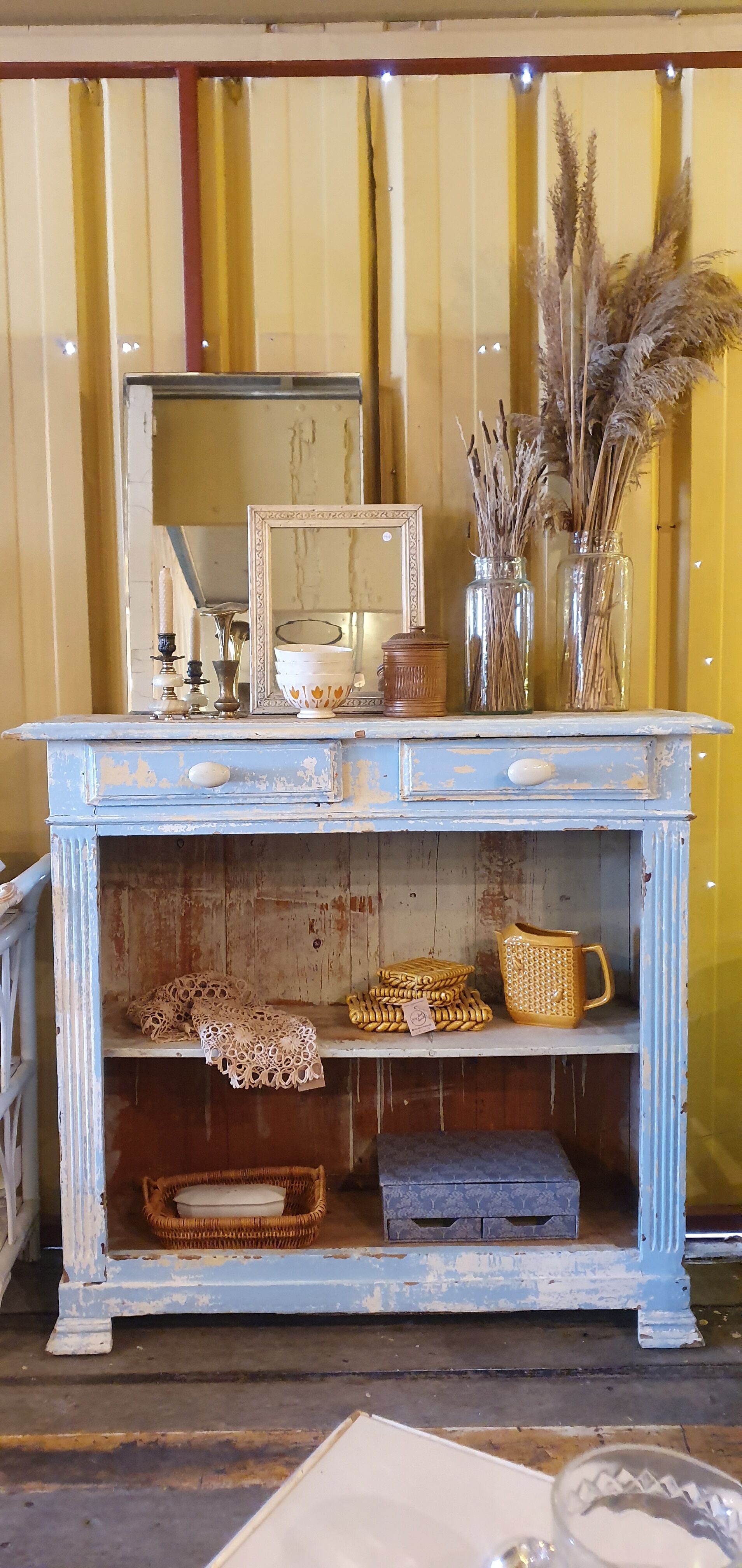 Buffet without pretty door patina