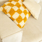 Coussin berbère à damiers orange et blanc
