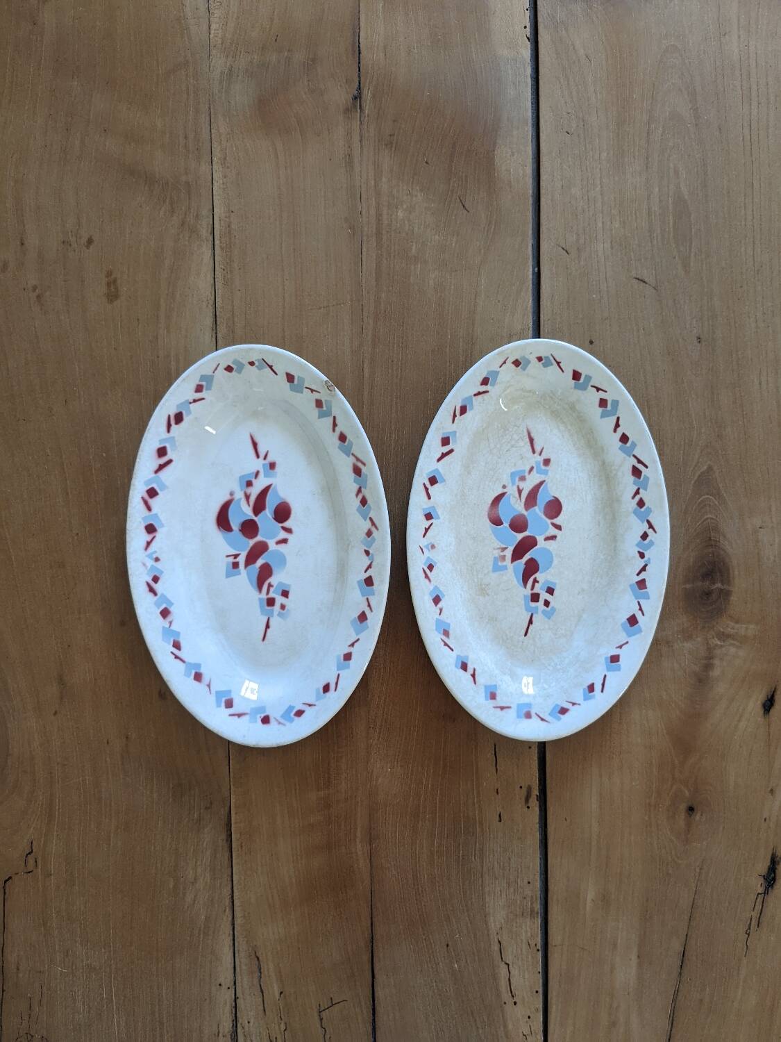 Pair of Moulin des loups dishes