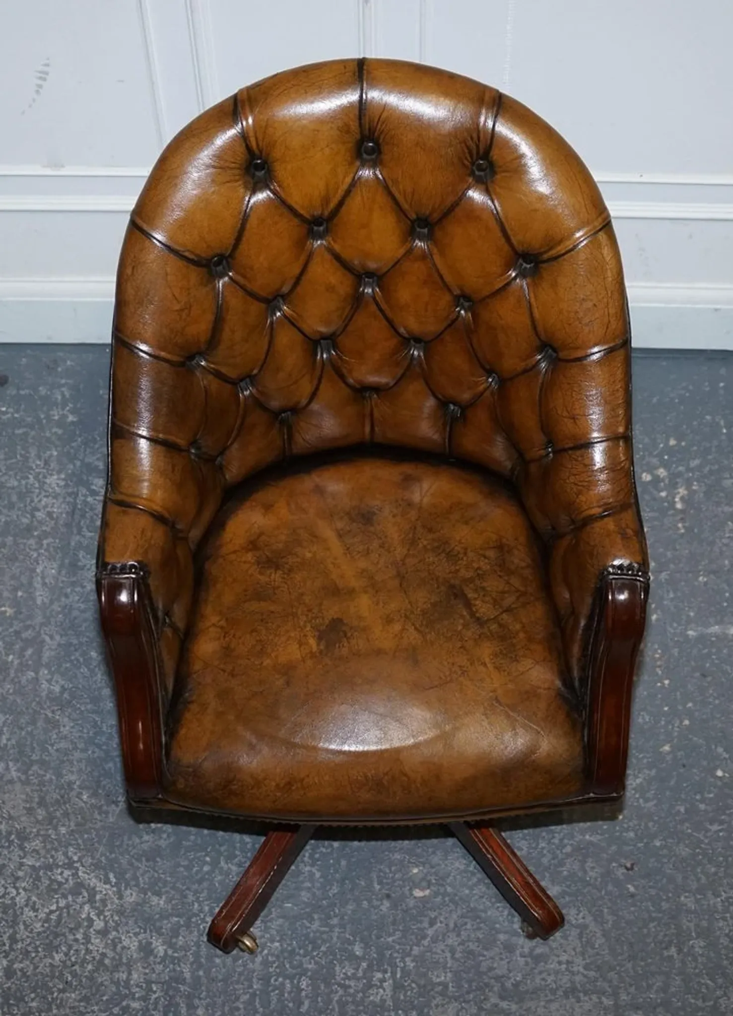 Antique Chesterfield Office Chair in Hand-Dyed Leather in Georgian Style