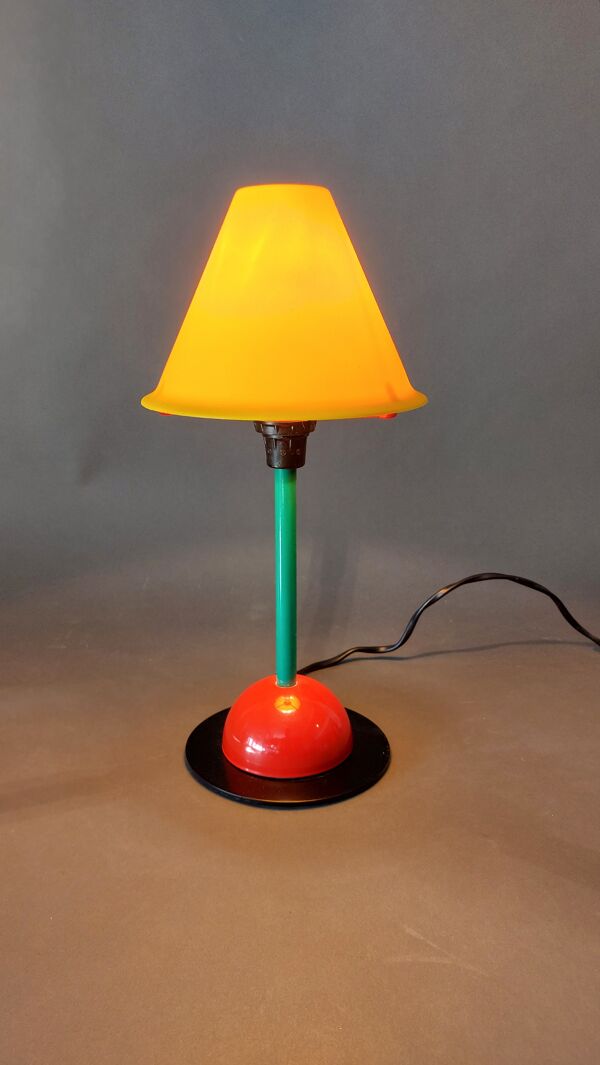Lampe Ikea Memphis modèle B9409 made in Italy 1980's.