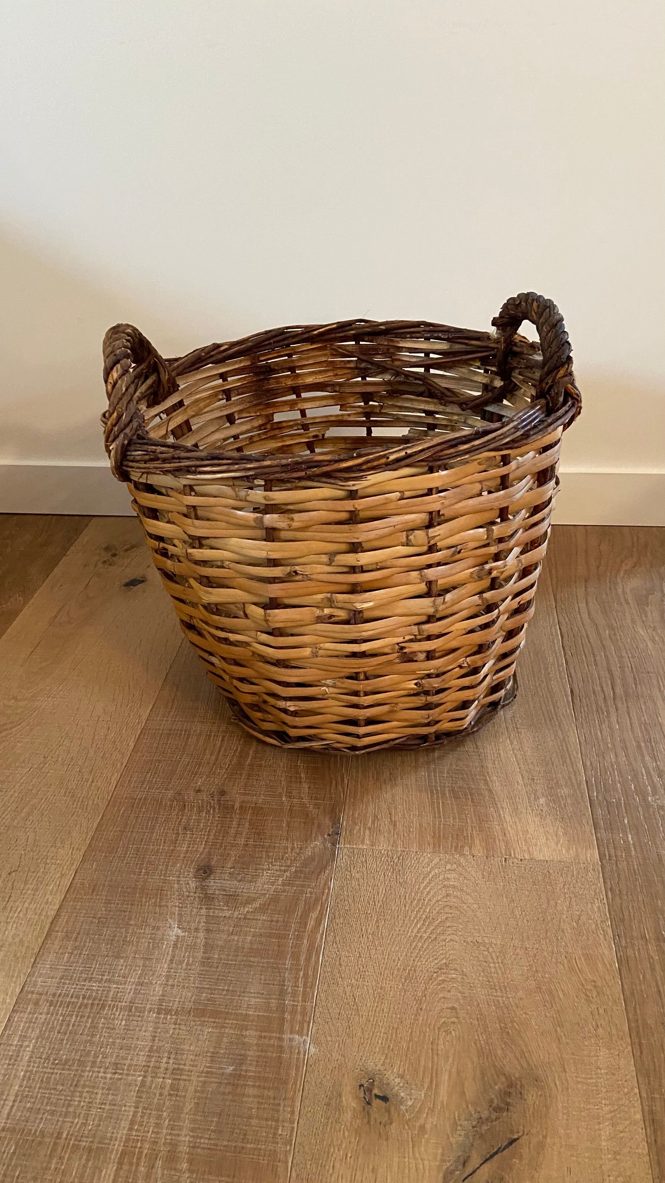 Pop-up Christmas 2022 - Vintage round basket / old basket in Dame-Jeanne