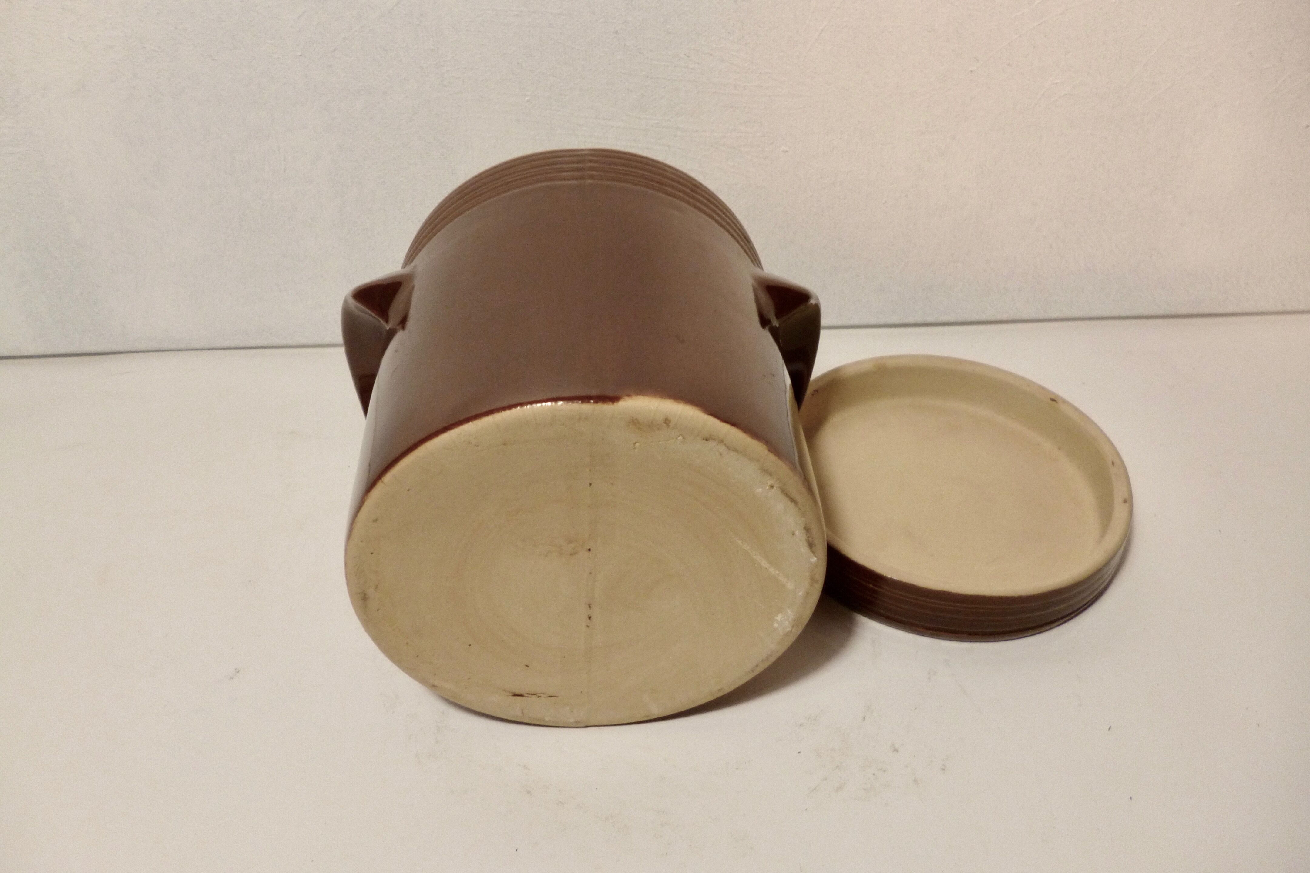 sandstone pot with lid