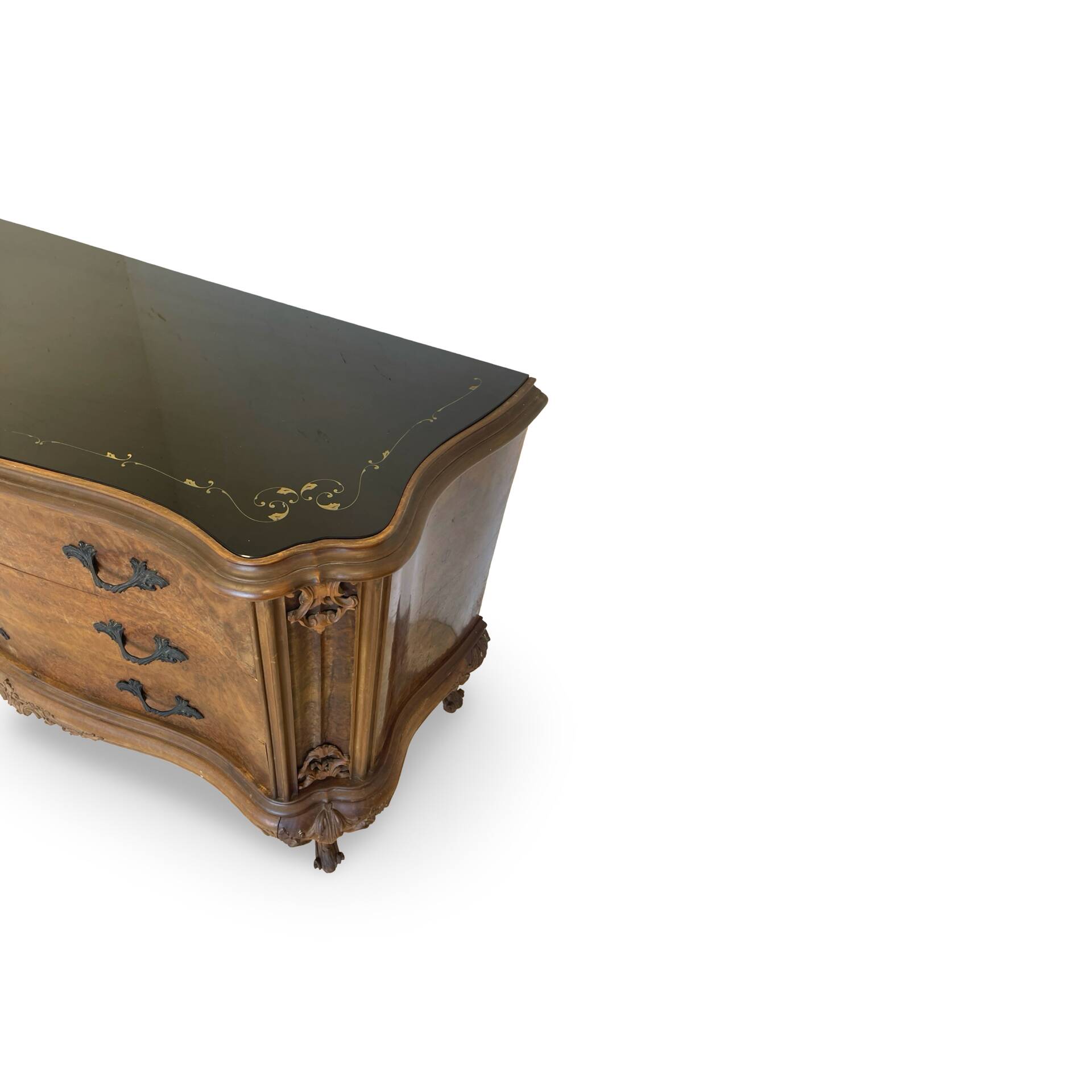 Elegant Italian Louis XV style commode, circa 1940.