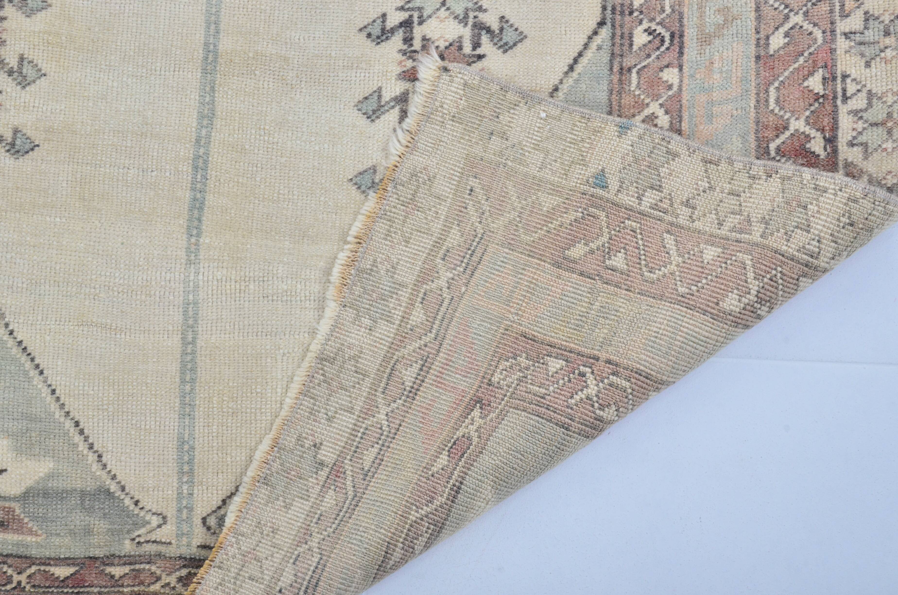 Tapis turc à motifs floraux beiges Oushak, référence 3085