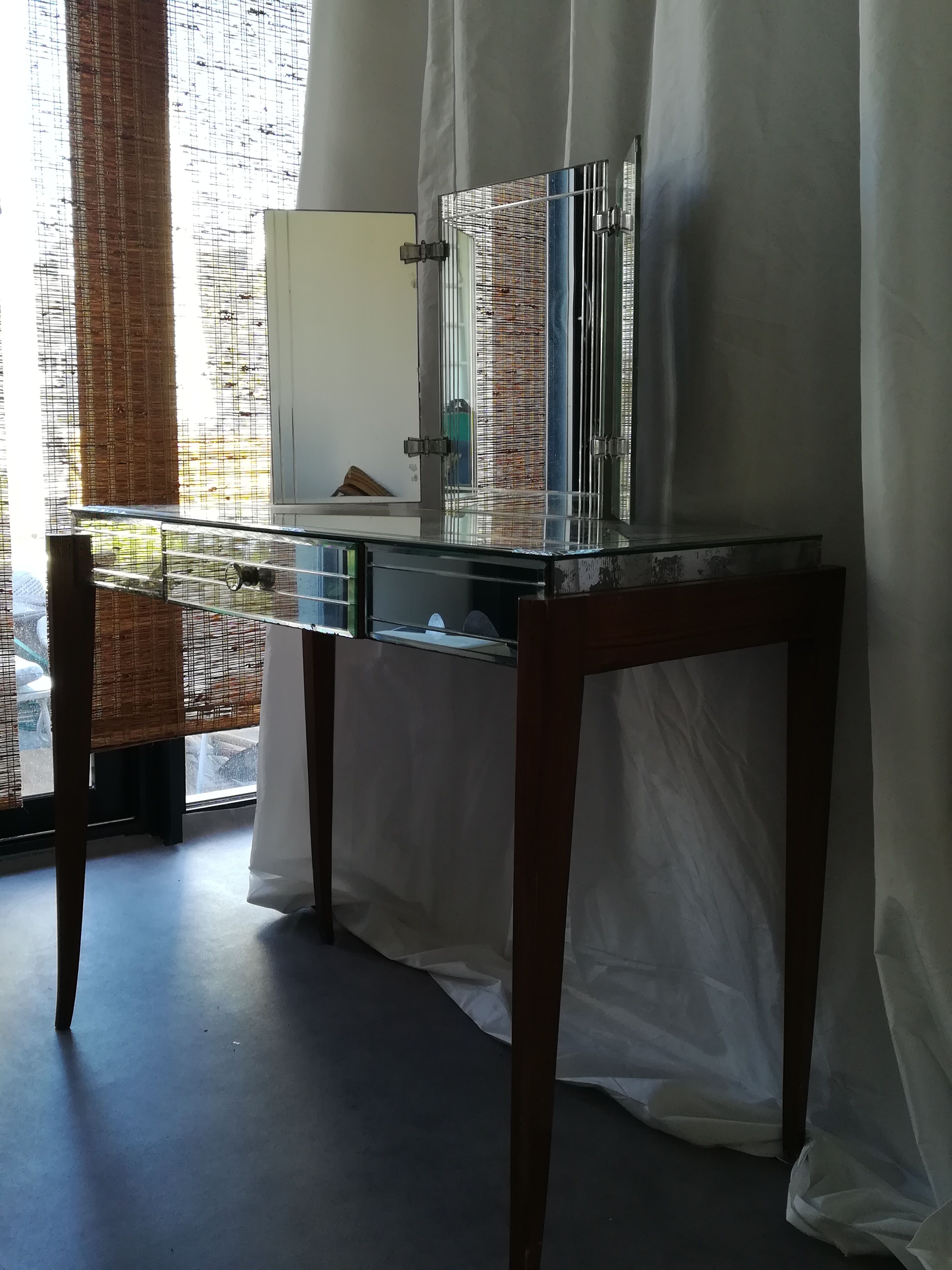 Venetian dressing table