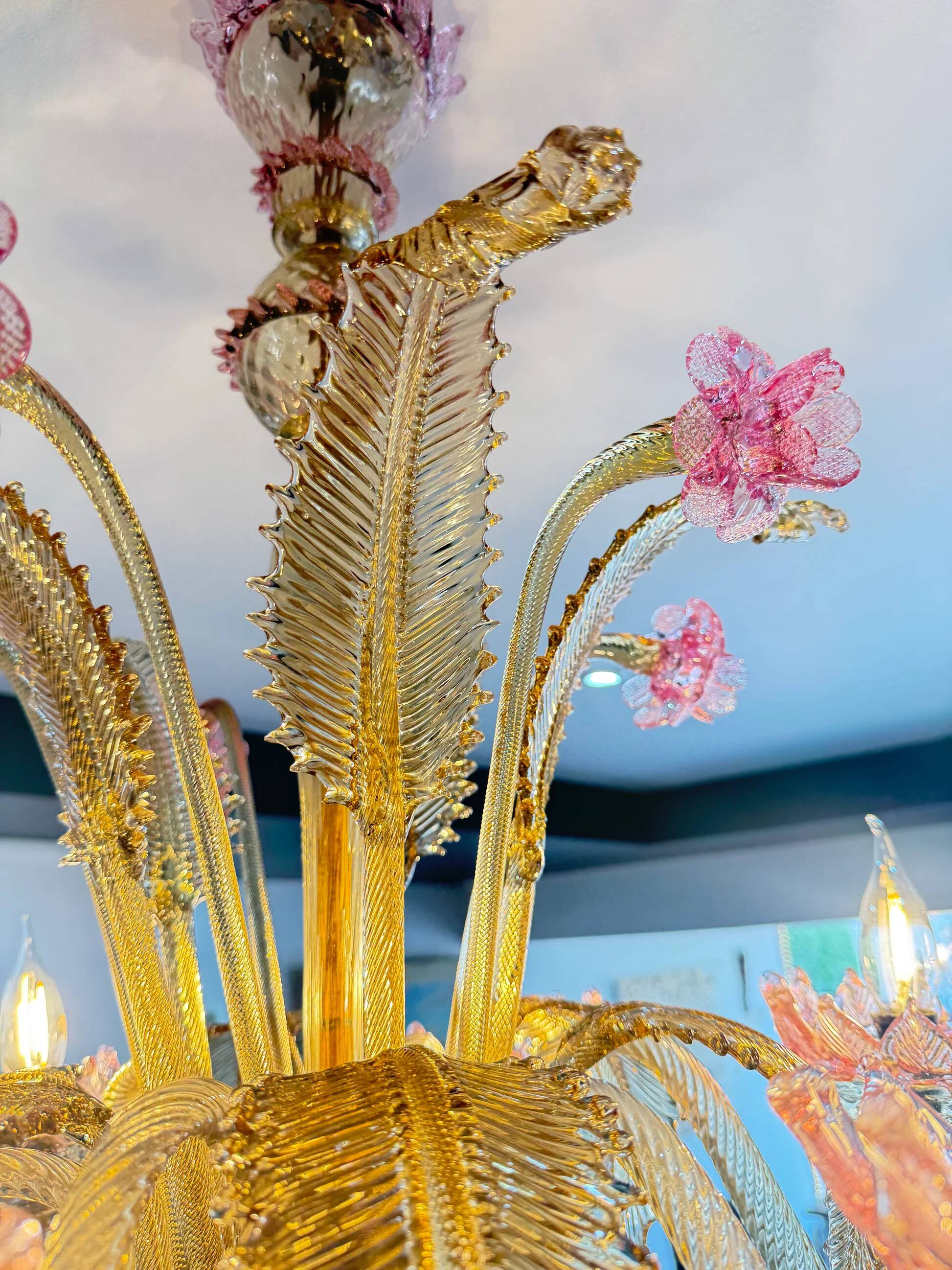 Venetian glass chandelier with pink and gold floral decoration – 6 lights