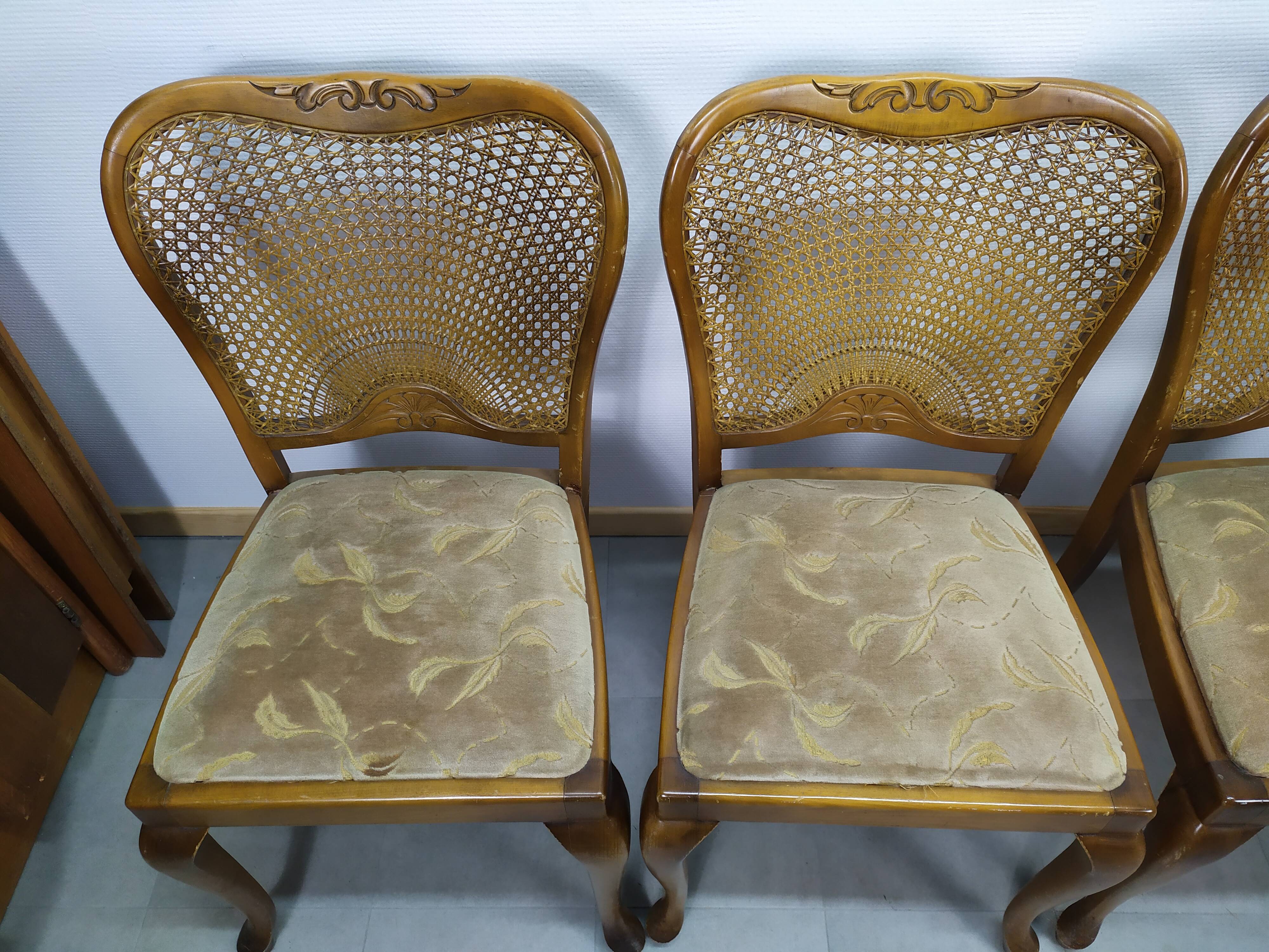 Set of 4 wooden chairs cannage and seat spring