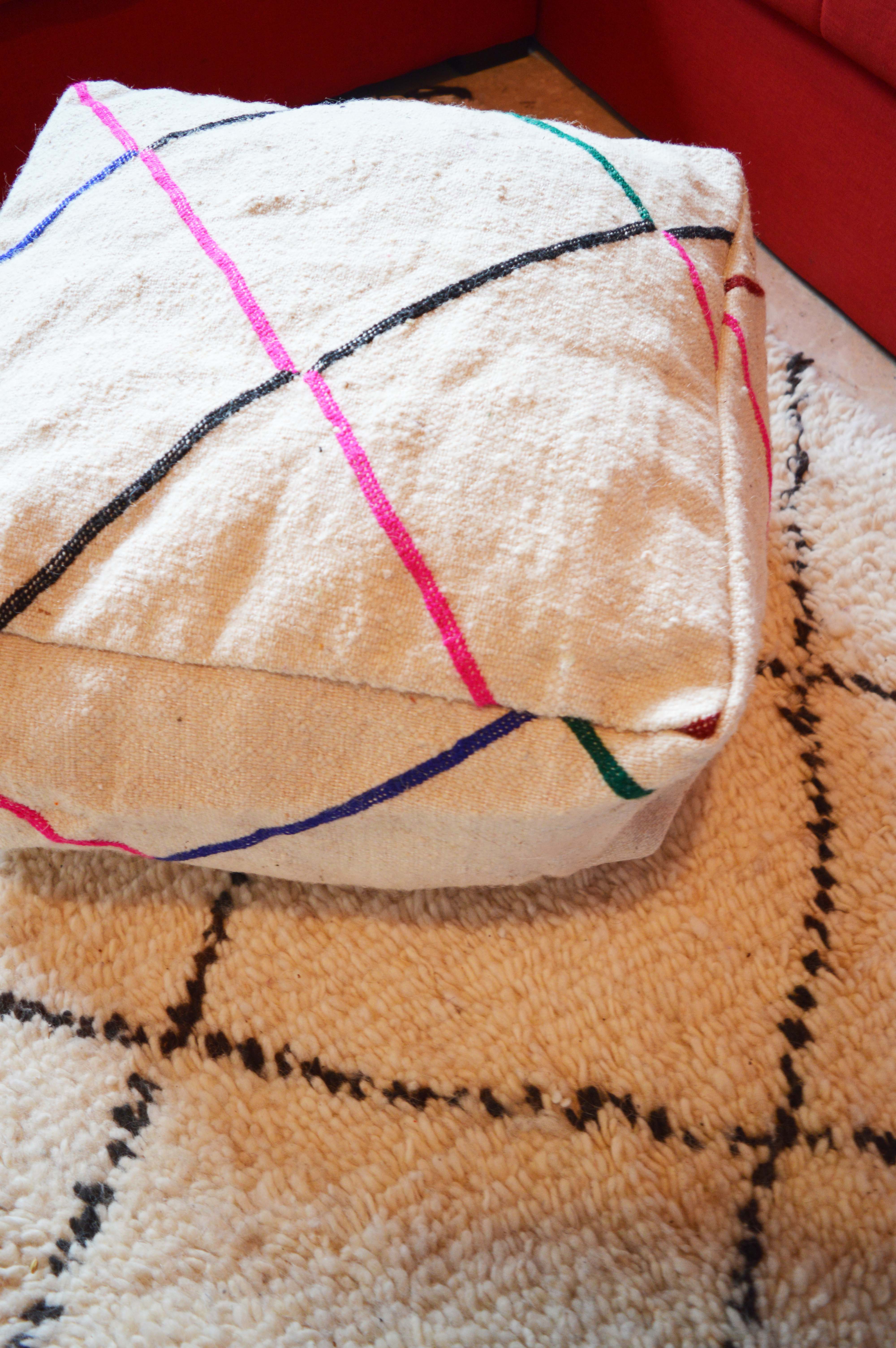 Moroccan Berber pouf in wool 48 x 48 X 19