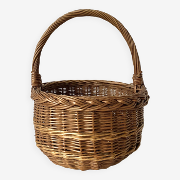 Round woven wicker basket