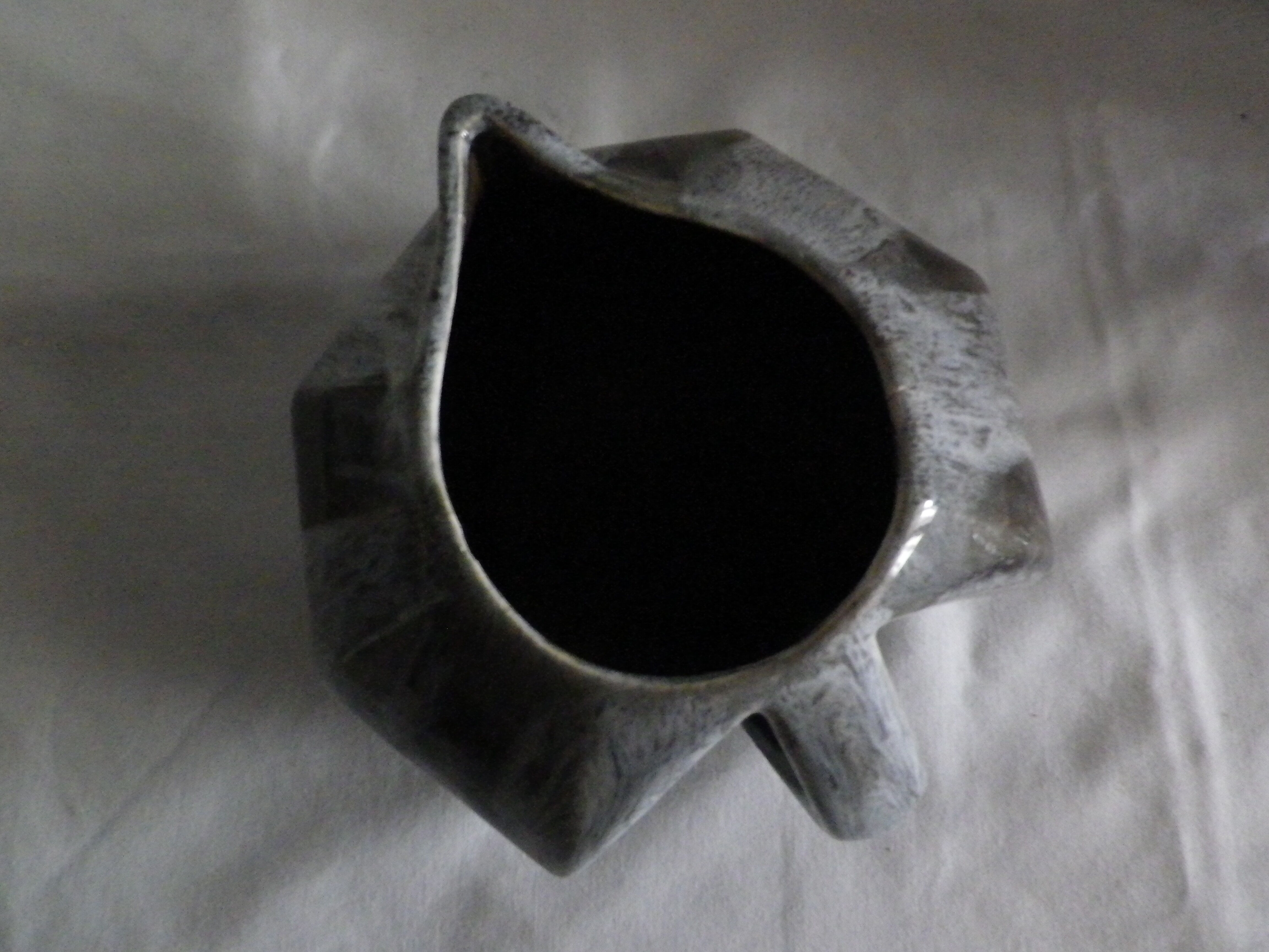 Pot à lait marbré gris