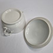Bonbonnière en porcelaine émaillée blanche, 16 cm