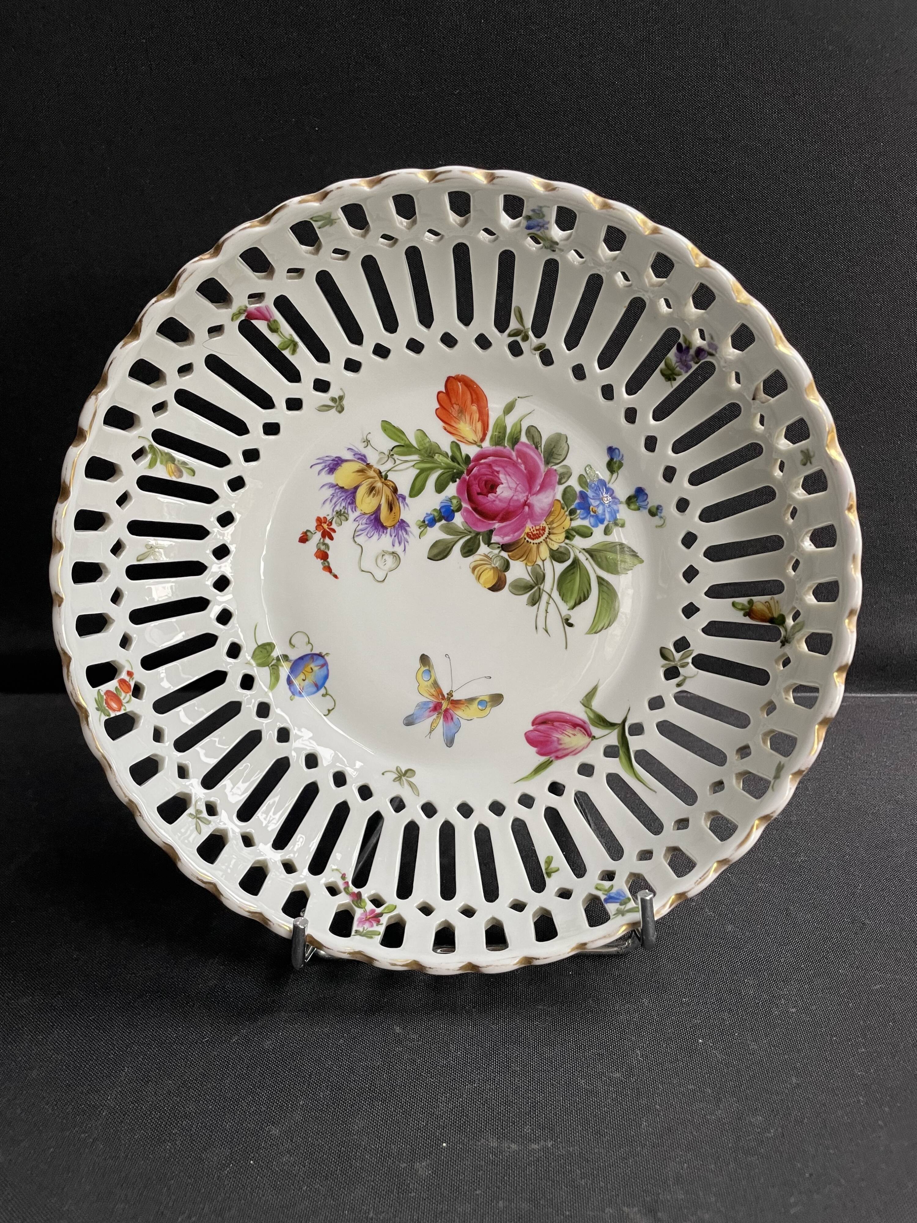 Openwork porcelain bowl with hand decoration – Von Schierholz manufactory in Plaue