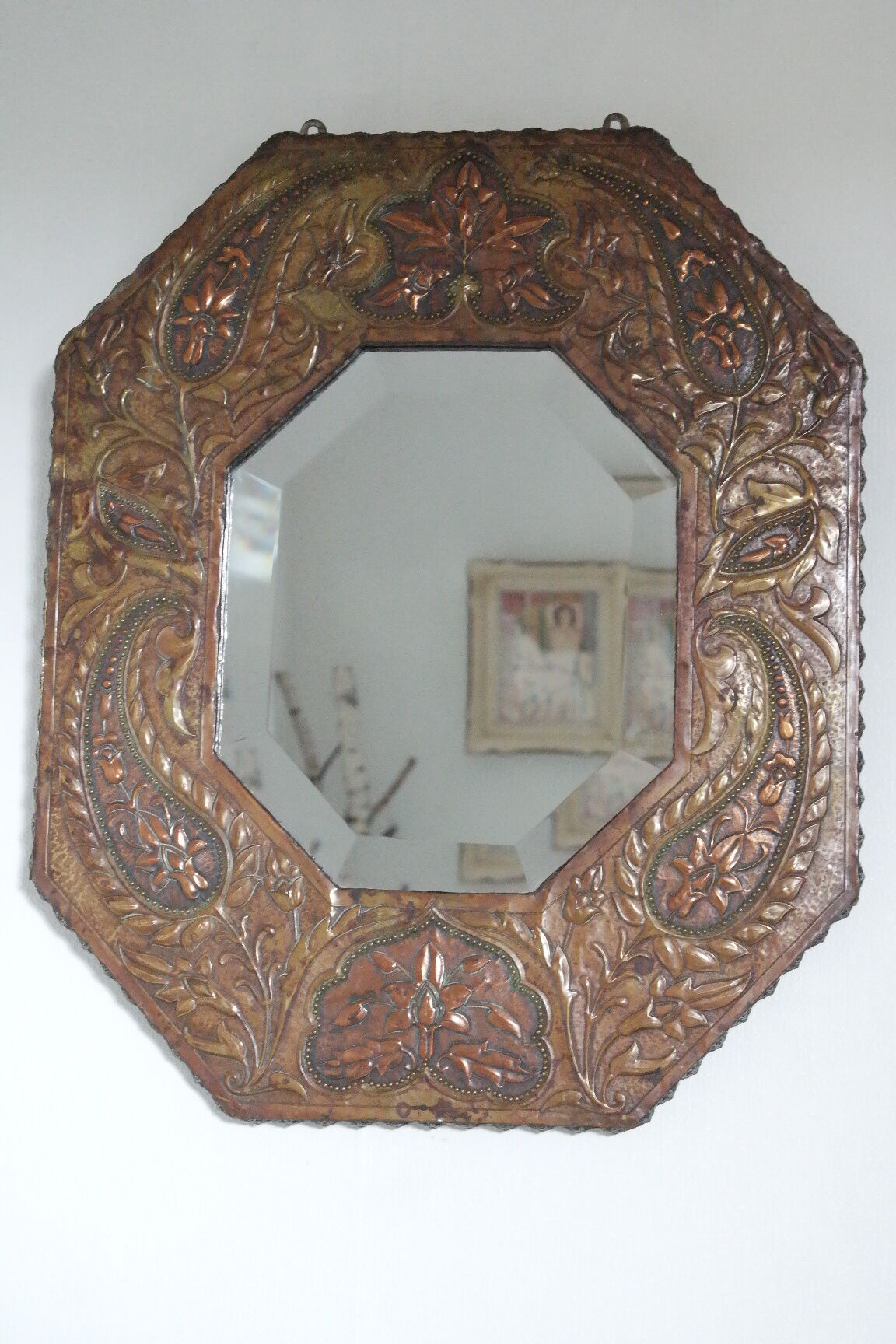 Antique bevelled artisanal mirror in repoussé copper - 54x45cm