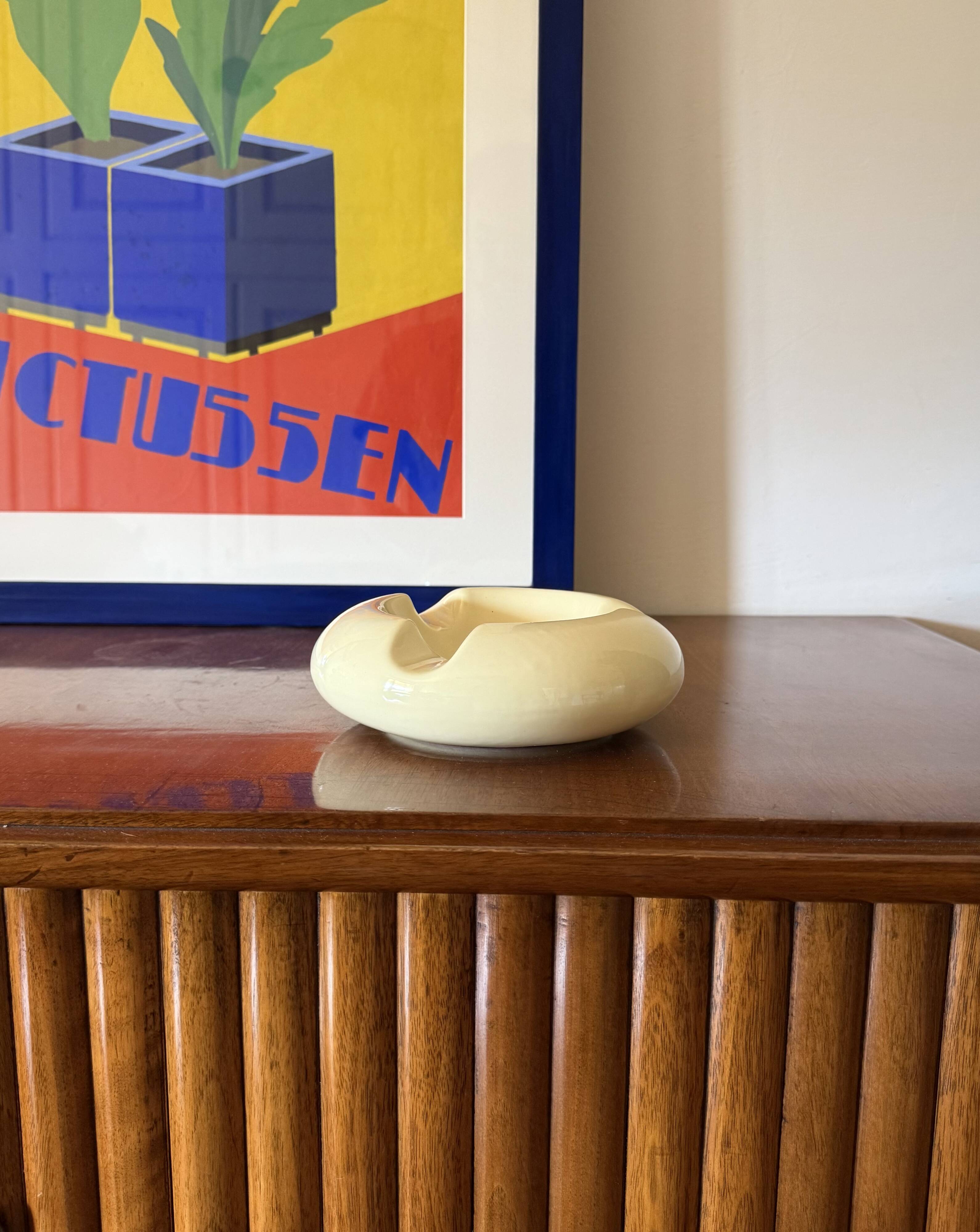Space age cream ceramic ashtray, Sicart Italy 1970s