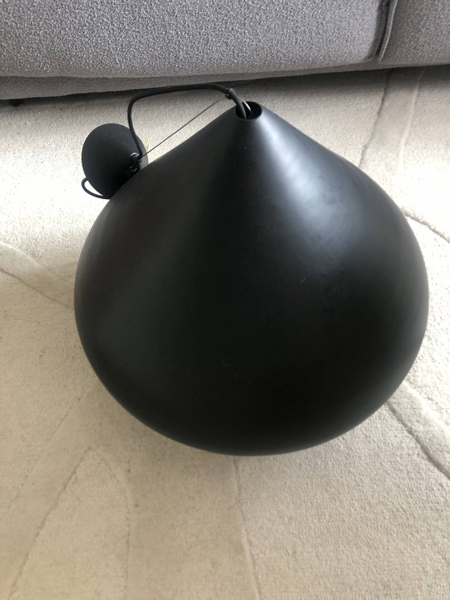 Suspension Beat light stout noir design Tom Dixon in excellent condition.