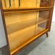 Donker vintage fineer design vitrinekast Jirak, boekenkast