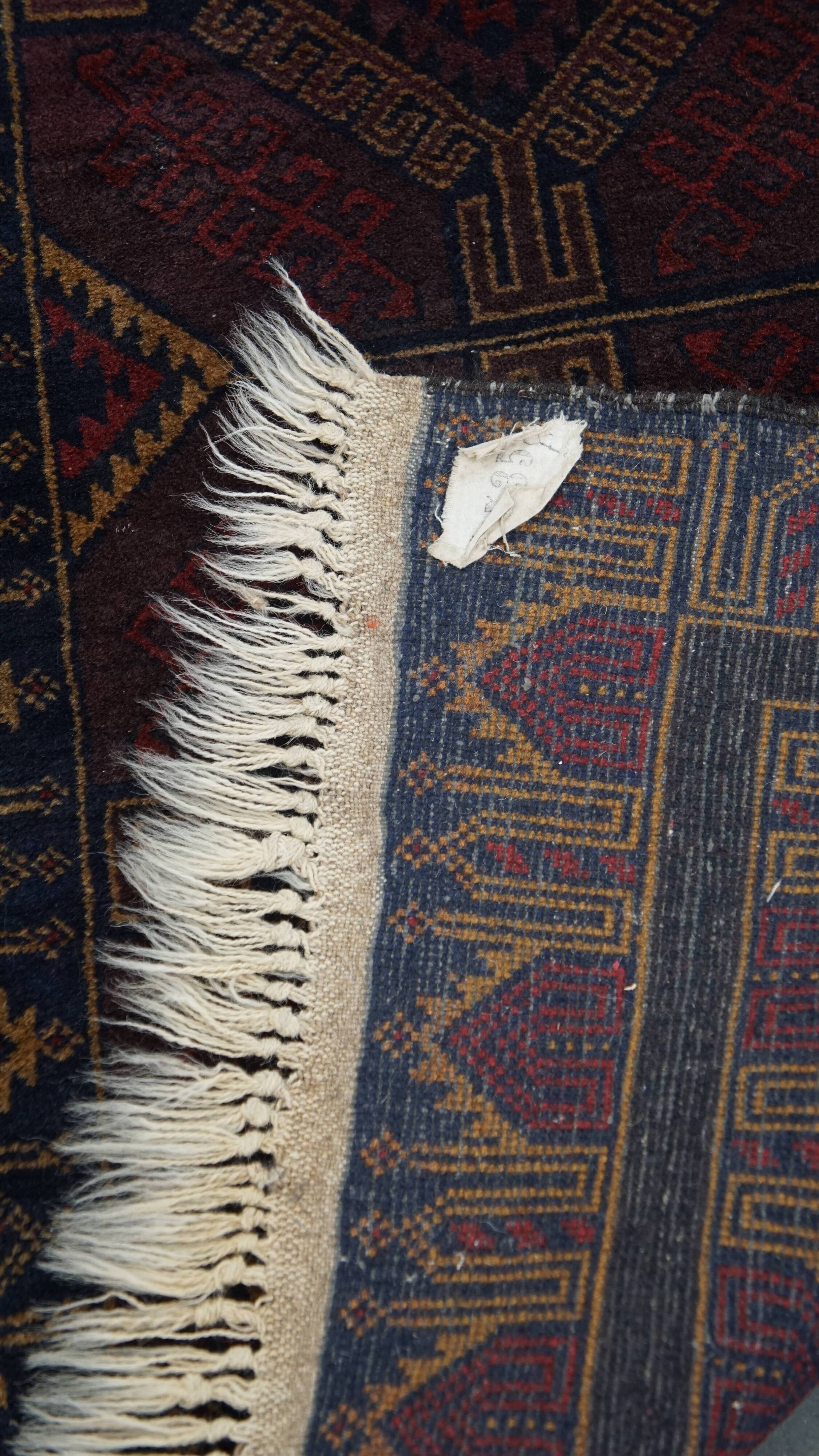 Decorative Rug with Dark Tones – 162x86 cm