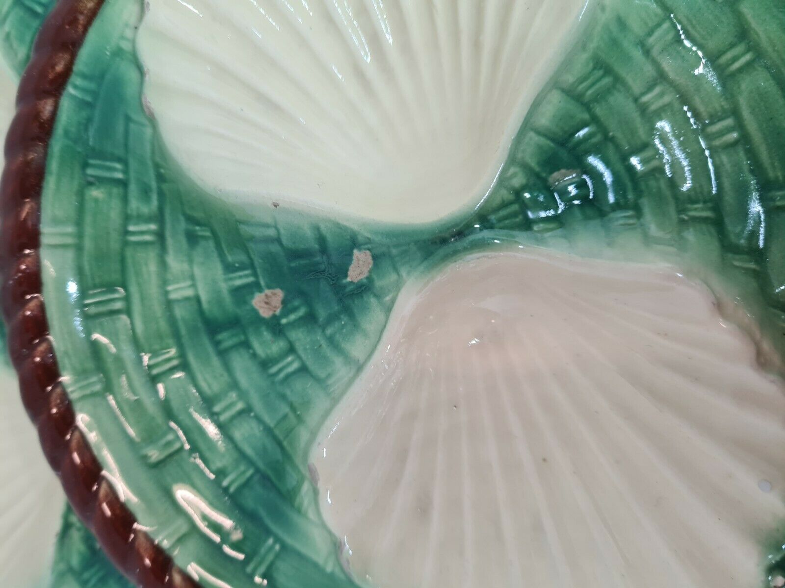 Majolica shell dish