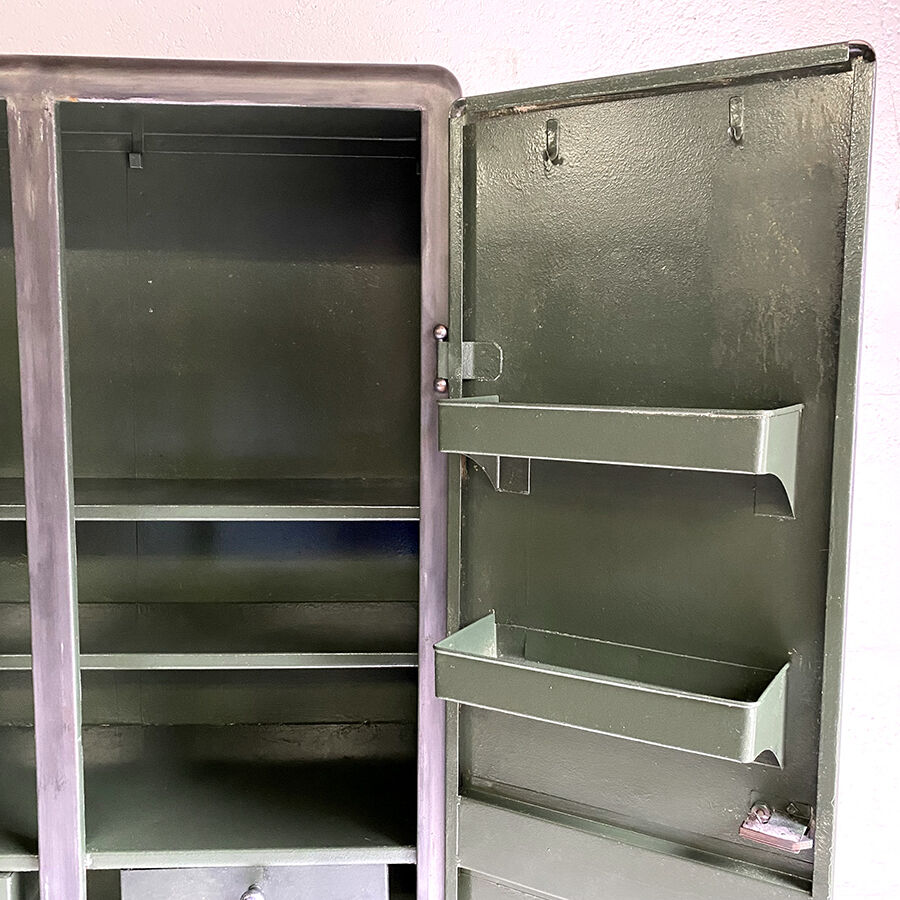 Armoire industrielle vintage 1950