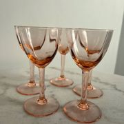 5 petits verres à pieds rose en verre