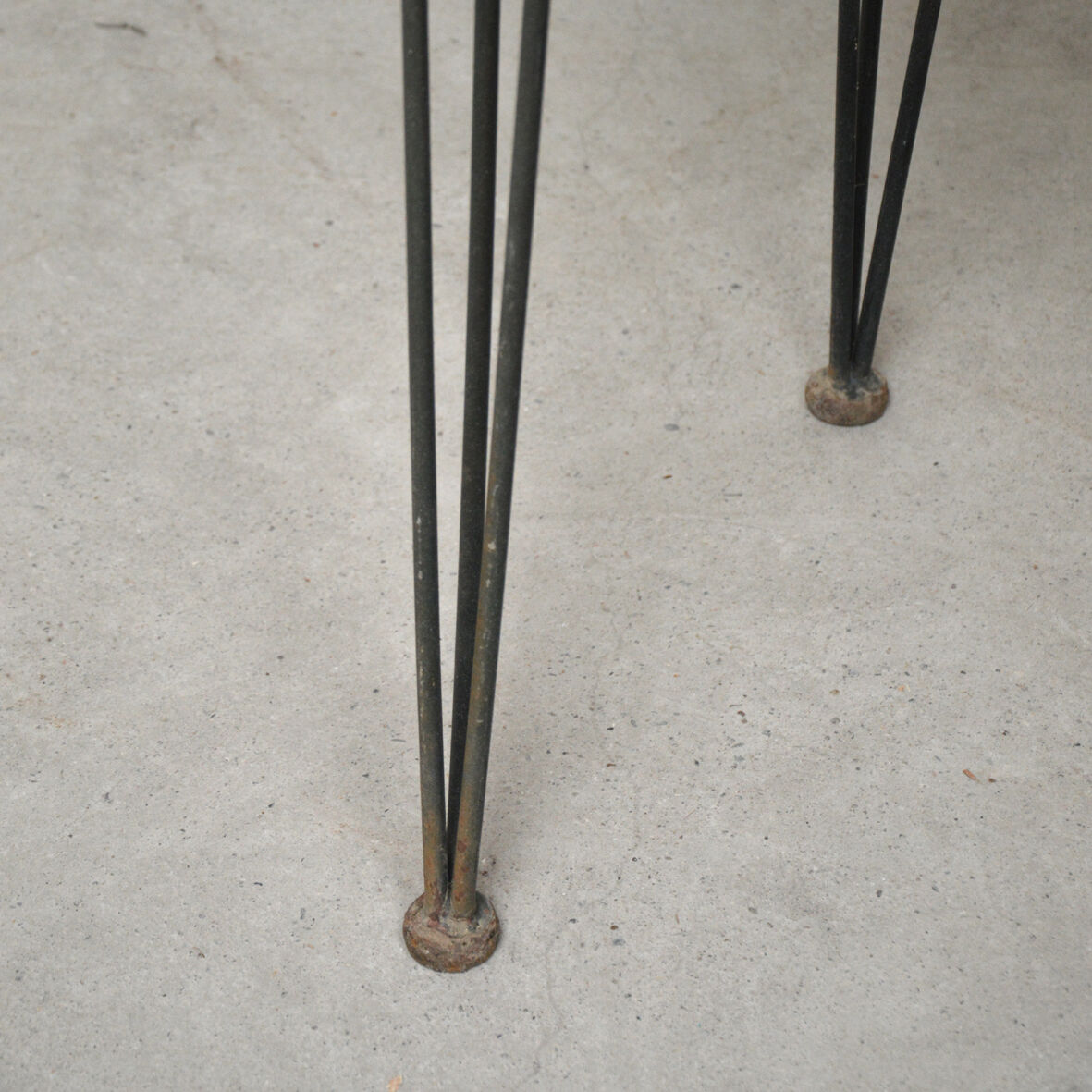 Industrial desk, feet eiffel