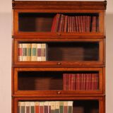 Globe Wernicke Library in oak, 5 pieces.