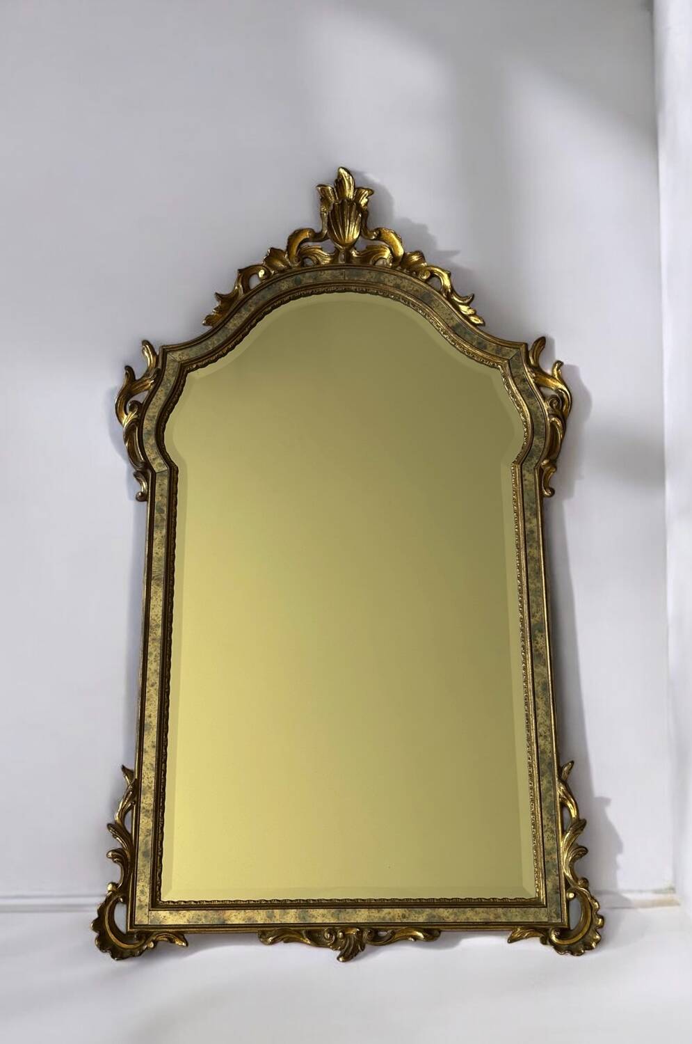 Miroir doré style Louis XV